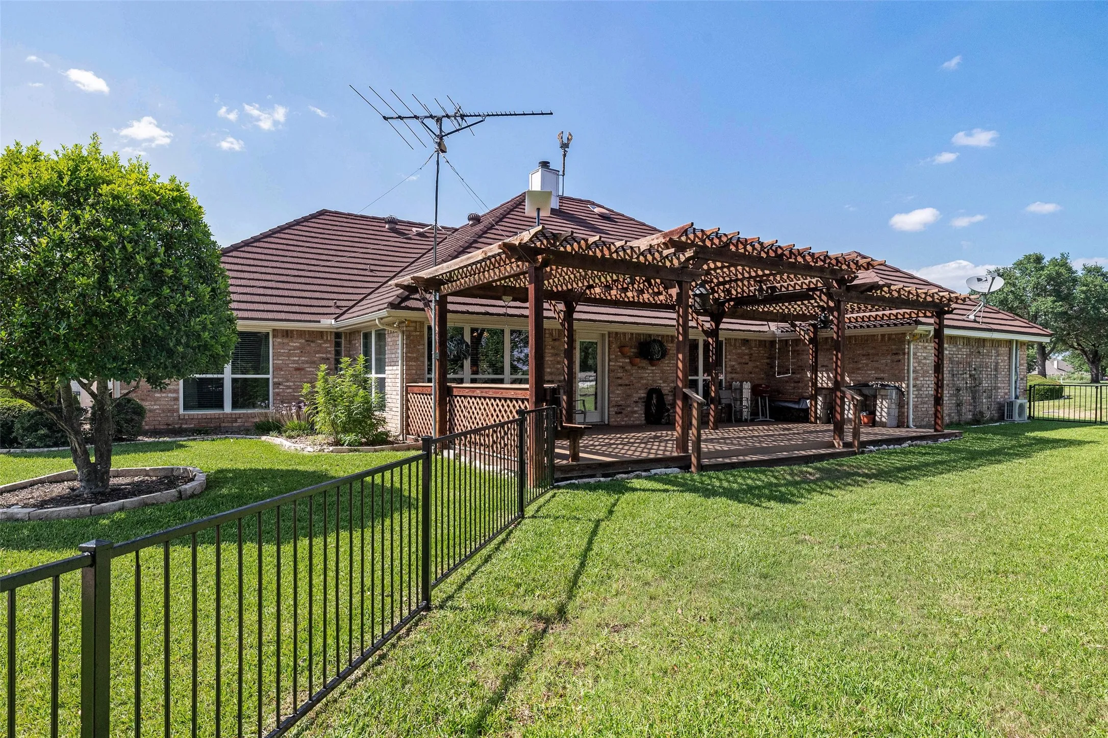 Single Family Residence For Sale in Hood County , 6303 Dulcito Court, Granbury, Texas 76049, 3 Bedrooms, 4 Bathrooms, 3 Garage spaces, 2,566 Sqft, built in 1994, Price $540,000, mls#21314784, Real Estate Agent in Granbury, Homes For Sale in Hood county, Homes For Sale in Granbury, Realtor in Granbury Texas, Real Estate Brokerage Independent Realty Texas, Luminita Cordes Realtor