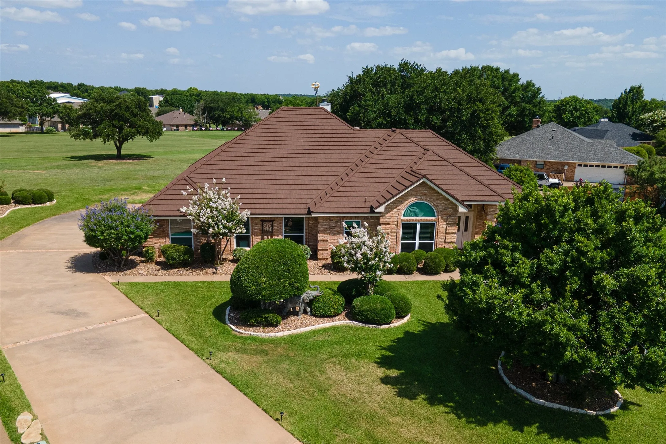Single Family Residence For Sale in Hood County , 6303 Dulcito Court, Granbury, Texas 76049, 3 Bedrooms, 4 Bathrooms, 3 Garage spaces, 2,566 Sqft, built in 1994, Price $540,000, mls#21314784, Real Estate Agent in Granbury, Homes For Sale in Hood county, Homes For Sale in Granbury, Realtor in Granbury Texas, Real Estate Brokerage Independent Realty Texas, Luminita Cordes Realtor