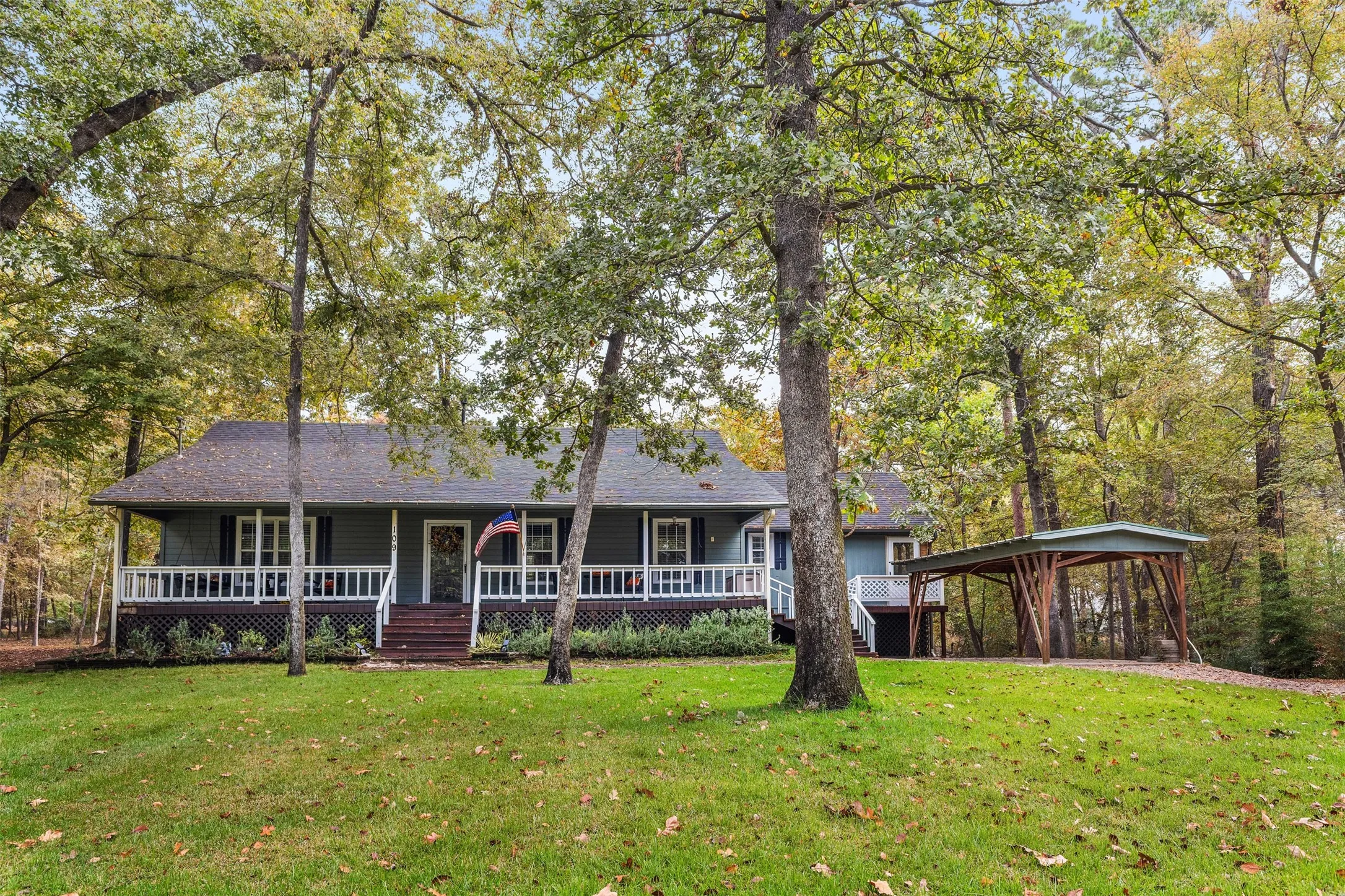 Single Family Residence For Sale in Franklin (TX) County , 109 King Lyle Road, Scroggins, Texas 75480, 2 Bedrooms, 2 Bathrooms, Garage spaces, 1,500 Sqft, built in 1996, Price $299,000, mls#21262547, Real Estate Agent in Scroggins, Homes For Sale in Franklin (TX) county, Homes For Sale in Scroggins, Realtor in Scroggins Texas, Real Estate Brokerage Independent Realty Texas, Luminita Cordes Realtor