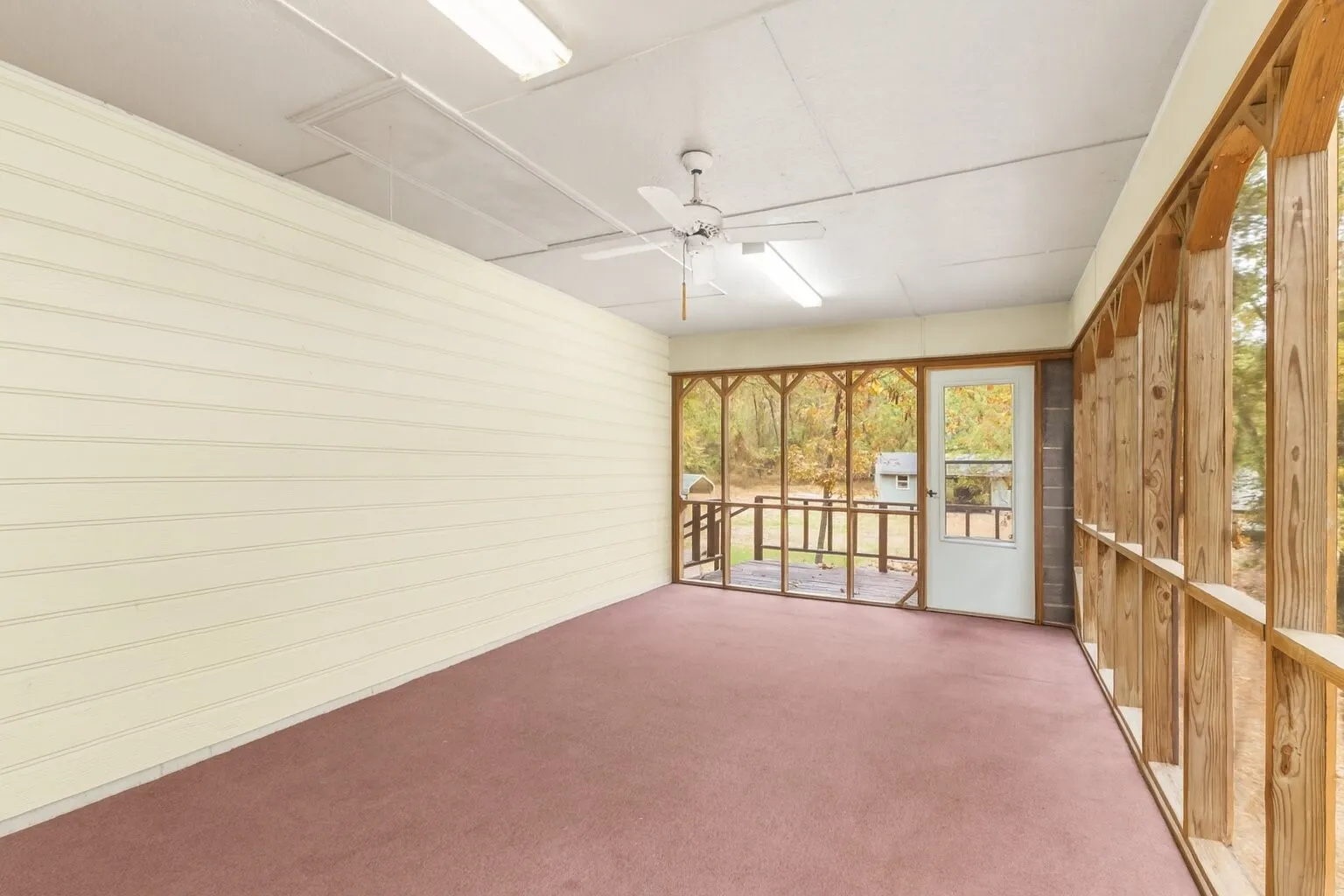 Single Family Residence For Sale in Franklin (TX) County , 109 King Lyle Road, Scroggins, Texas 75480, 2 Bedrooms, 2 Bathrooms, Garage spaces, 1,500 Sqft, built in 1996, Price $299,000, mls#21262547, Real Estate Agent in Scroggins, Homes For Sale in Franklin (TX) county, Homes For Sale in Scroggins, Realtor in Scroggins Texas, Real Estate Brokerage Independent Realty Texas, Luminita Cordes Realtor