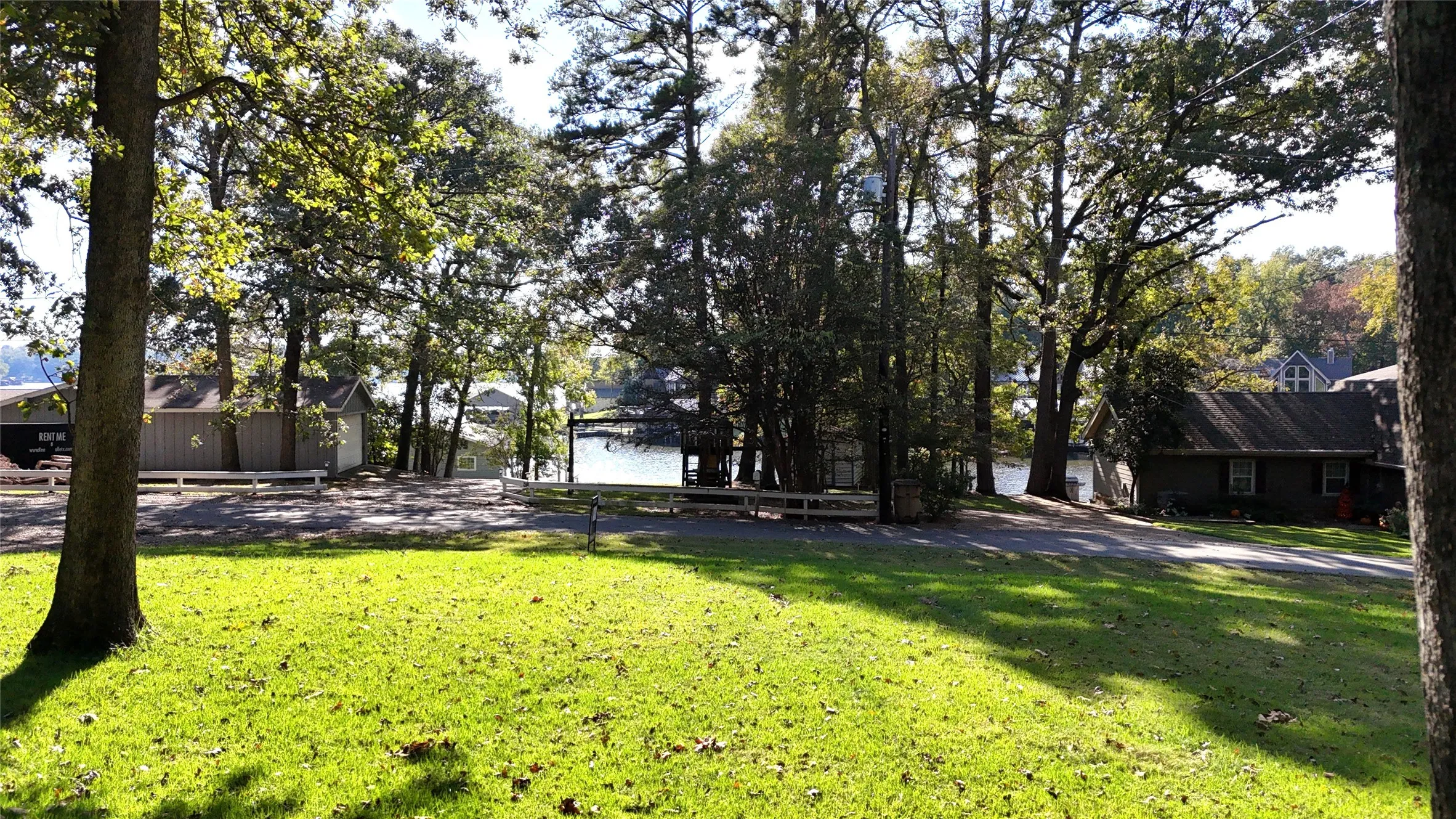Single Family Residence For Sale in Franklin (TX) County , 109 King Lyle Road, Scroggins, Texas 75480, 2 Bedrooms, 2 Bathrooms, Garage spaces, 1,500 Sqft, built in 1996, Price $299,000, mls#21262547, Real Estate Agent in Scroggins, Homes For Sale in Franklin (TX) county, Homes For Sale in Scroggins, Realtor in Scroggins Texas, Real Estate Brokerage Independent Realty Texas, Luminita Cordes Realtor