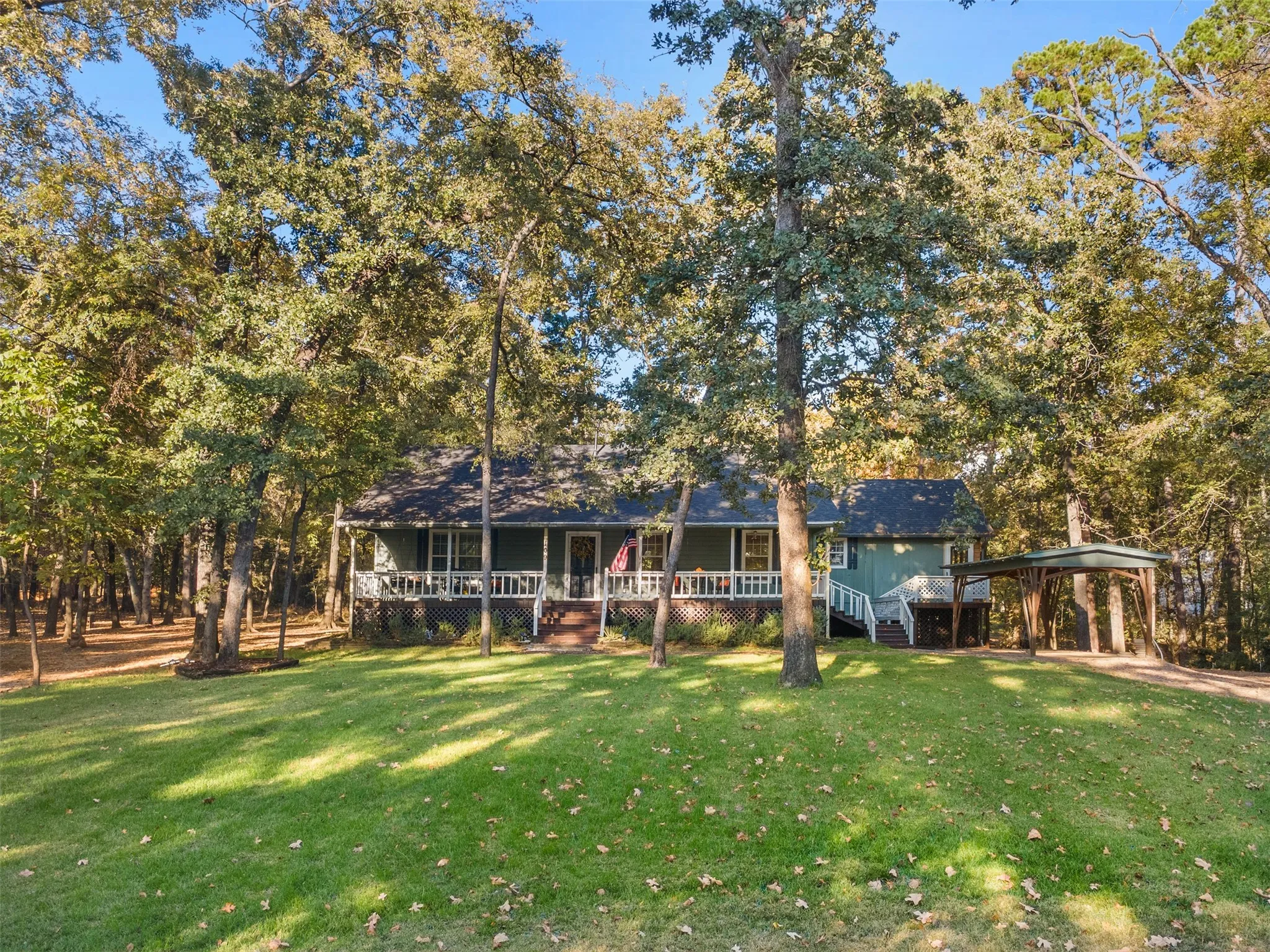 Single Family Residence For Sale in Franklin (TX) County , 109 King Lyle Road, Scroggins, Texas 75480, 2 Bedrooms, 2 Bathrooms, Garage spaces, 1,500 Sqft, built in 1996, Price $299,000, mls#21262547, Real Estate Agent in Scroggins, Homes For Sale in Franklin (TX) county, Homes For Sale in Scroggins, Realtor in Scroggins Texas, Real Estate Brokerage Independent Realty Texas, Luminita Cordes Realtor