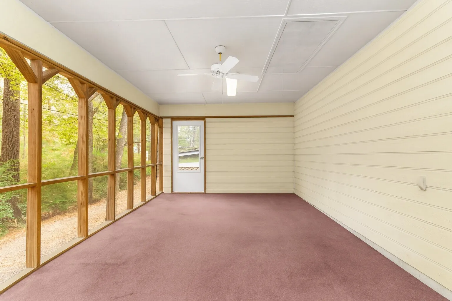 Single Family Residence For Sale in Franklin (TX) County , 109 King Lyle Road, Scroggins, Texas 75480, 2 Bedrooms, 2 Bathrooms, Garage spaces, 1,500 Sqft, built in 1996, Price $299,000, mls#21262547, Real Estate Agent in Scroggins, Homes For Sale in Franklin (TX) county, Homes For Sale in Scroggins, Realtor in Scroggins Texas, Real Estate Brokerage Independent Realty Texas, Luminita Cordes Realtor
