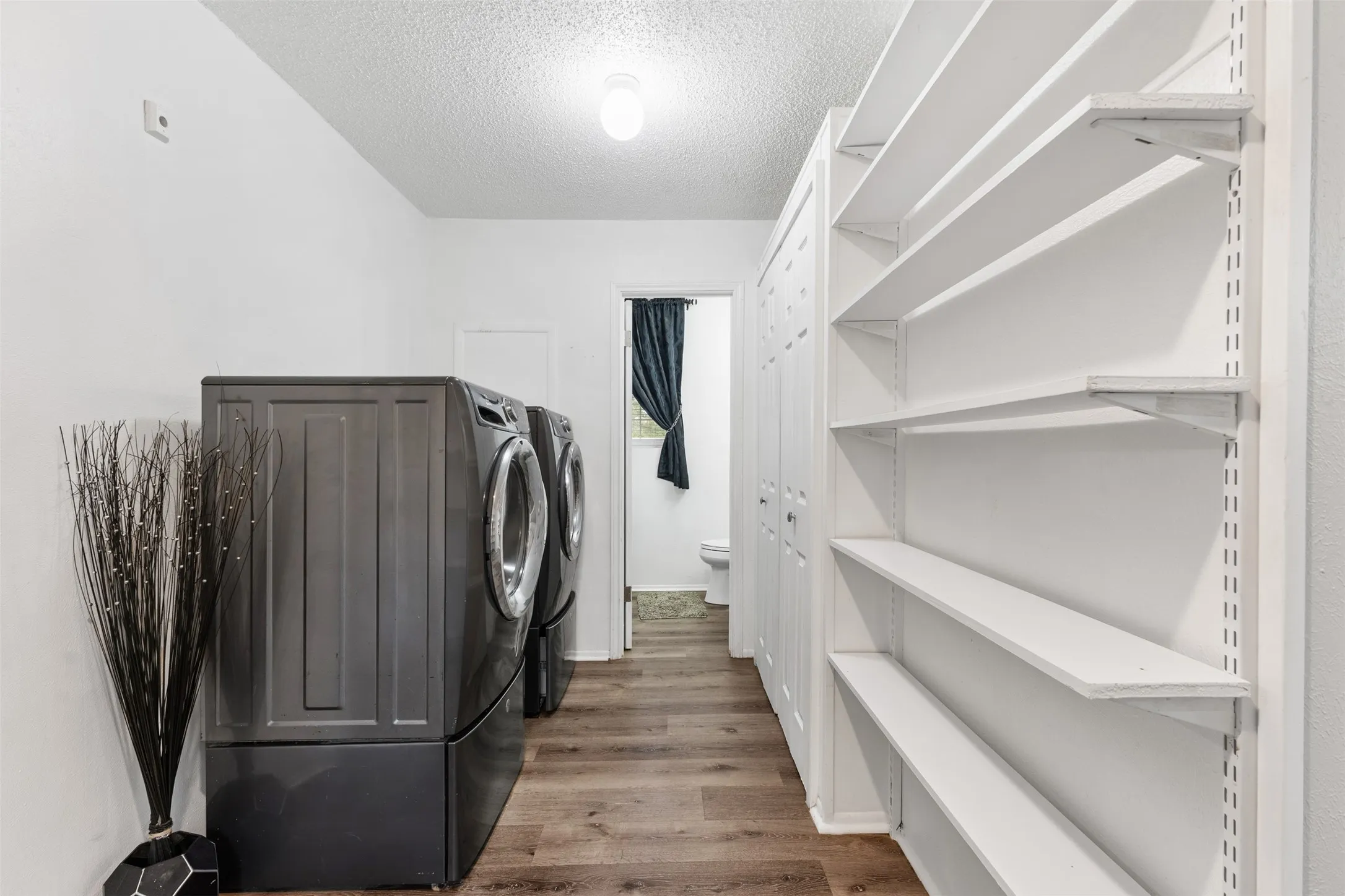 Single Family Residence For Sale in Franklin (TX) County , 109 King Lyle Road, Scroggins, Texas 75480, 2 Bedrooms, 2 Bathrooms, Garage spaces, 1,500 Sqft, built in 1996, Price $299,000, mls#21262547, Real Estate Agent in Scroggins, Homes For Sale in Franklin (TX) county, Homes For Sale in Scroggins, Realtor in Scroggins Texas, Real Estate Brokerage Independent Realty Texas, Luminita Cordes Realtor