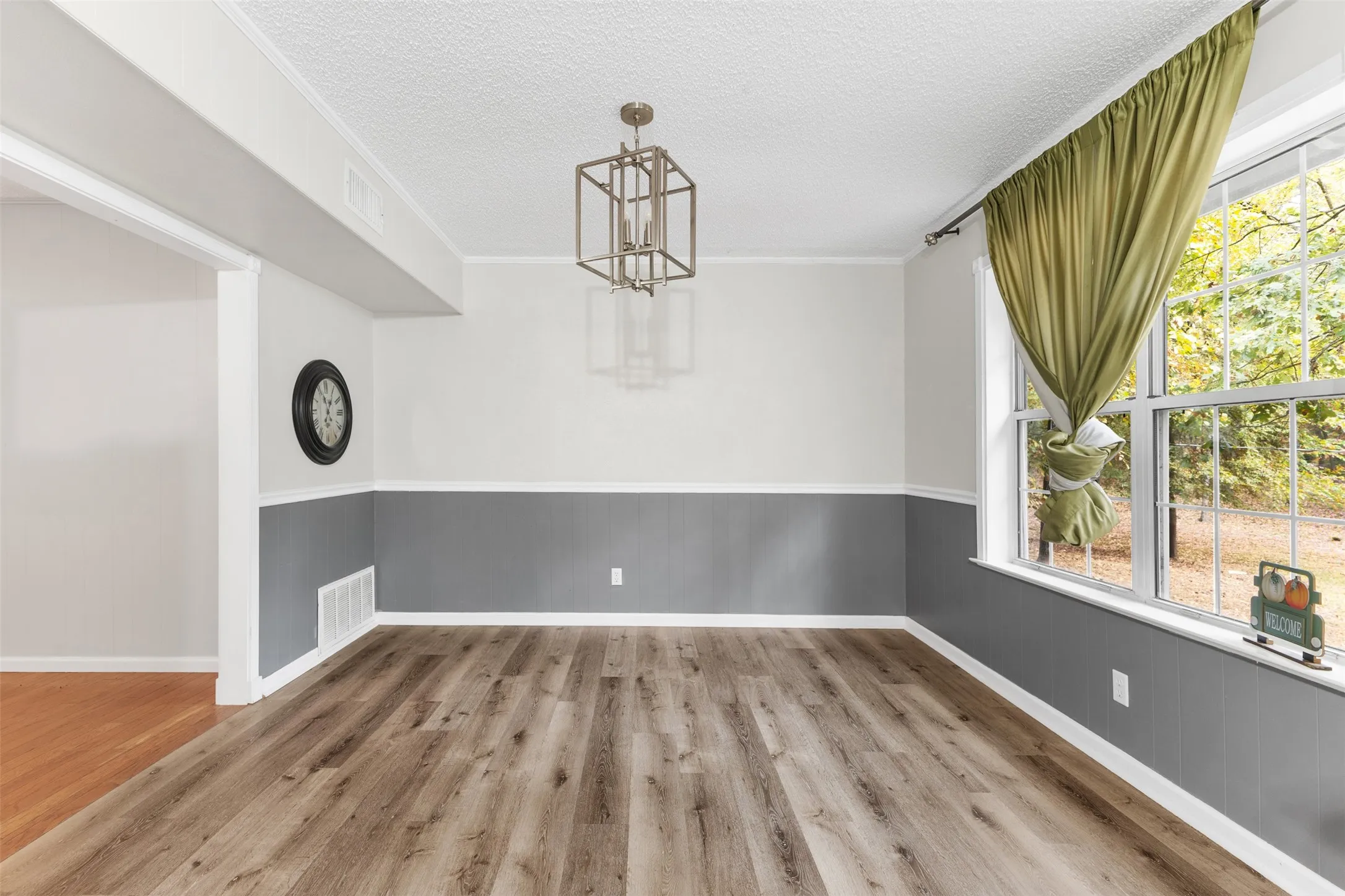 Single Family Residence For Sale in Franklin (TX) County , 109 King Lyle Road, Scroggins, Texas 75480, 2 Bedrooms, 2 Bathrooms, Garage spaces, 1,500 Sqft, built in 1996, Price $299,000, mls#21262547, Real Estate Agent in Scroggins, Homes For Sale in Franklin (TX) county, Homes For Sale in Scroggins, Realtor in Scroggins Texas, Real Estate Brokerage Independent Realty Texas, Luminita Cordes Realtor