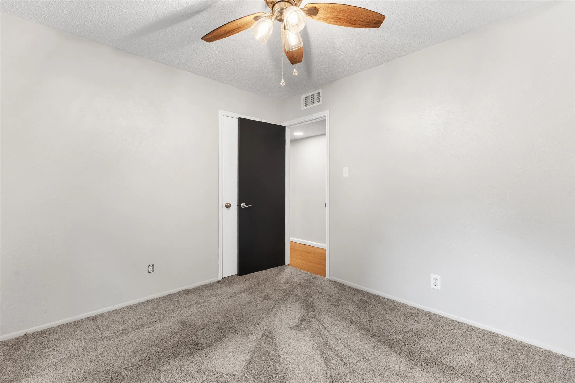 Single Family Residence For Sale in Franklin (TX) County , 109 King Lyle Road, Scroggins, Texas 75480, 2 Bedrooms, 2 Bathrooms, Garage spaces, 1,500 Sqft, built in 1996, Price $299,000, mls#21262547, Real Estate Agent in Scroggins, Homes For Sale in Franklin (TX) county, Homes For Sale in Scroggins, Realtor in Scroggins Texas, Real Estate Brokerage Independent Realty Texas, Luminita Cordes Realtor