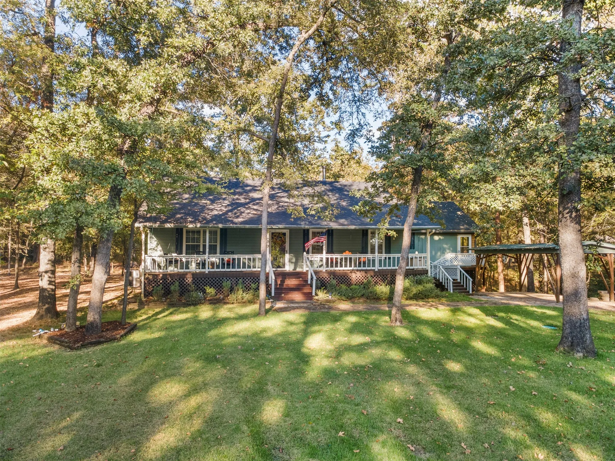Single Family Residence For Sale in Franklin (TX) County , 109 King Lyle Road, Scroggins, Texas 75480, 2 Bedrooms, 2 Bathrooms, Garage spaces, 1,500 Sqft, built in 1996, Price $299,000, mls#21262547, Real Estate Agent in Scroggins, Homes For Sale in Franklin (TX) county, Homes For Sale in Scroggins, Realtor in Scroggins Texas, Real Estate Brokerage Independent Realty Texas, Luminita Cordes Realtor