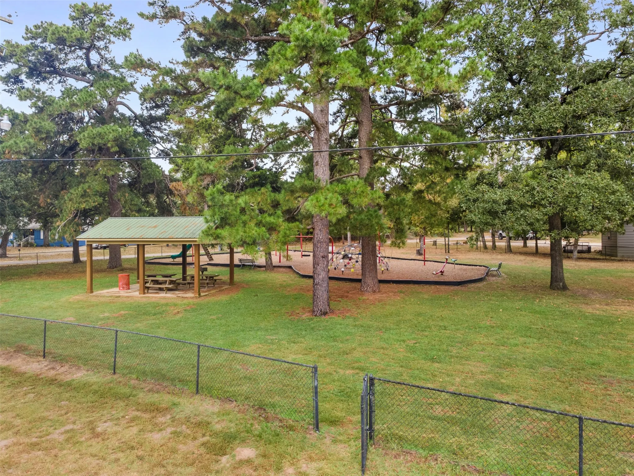 Single Family Residence For Sale in Franklin (TX) County , 109 King Lyle Road, Scroggins, Texas 75480, 2 Bedrooms, 2 Bathrooms, Garage spaces, 1,500 Sqft, built in 1996, Price $299,000, mls#21262547, Real Estate Agent in Scroggins, Homes For Sale in Franklin (TX) county, Homes For Sale in Scroggins, Realtor in Scroggins Texas, Real Estate Brokerage Independent Realty Texas, Luminita Cordes Realtor