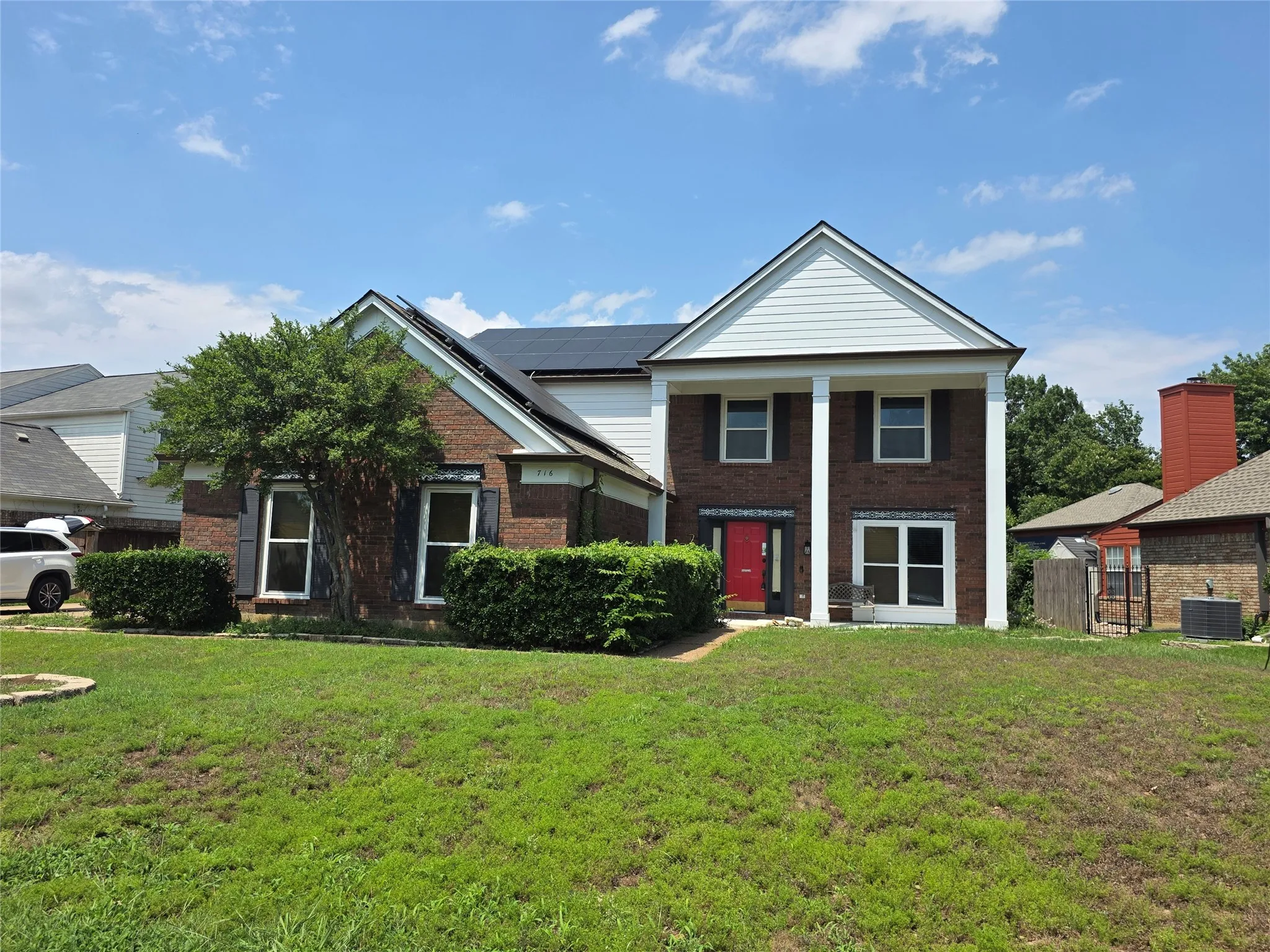 Single Family Residence For Sale in Tarrant County , 716 Bridget Way, Hurst, Texas 76054, 4 Bedroom, 3 Bathroom, 2 Garage spaces, 2,883 Sqft, built in 1987, Price $135,000, mls#21315450, Real Estate Agent in Hurst, Homes For Sale in Tarrant county, Homes For Sale in Hurst, Realtor in Hurst Texas, Real Estate Brokerage Independent Realty Texas, Luminita Cordes Realtor