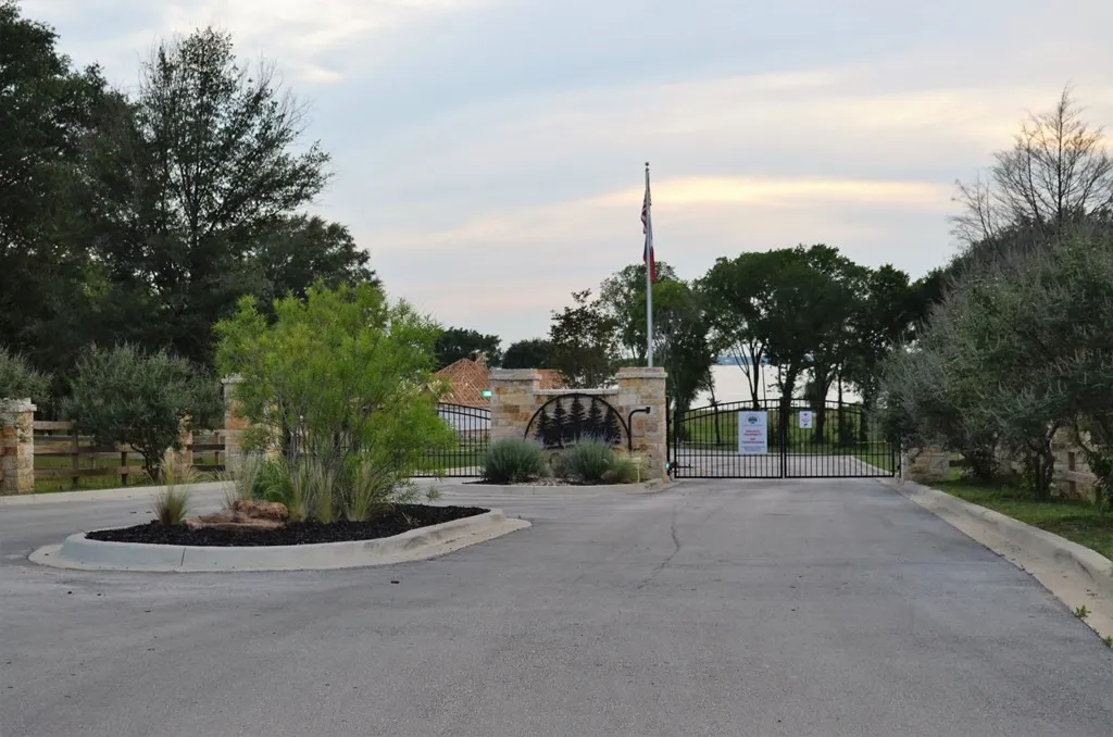 Unimproved Land For Sale in Kaufman County , 551 Shoreline Drive, Mabank, Texas 75143, 0, 0, Garage spaces, 0 Sqft, built in 0, mls#21315575, Real Estate Agent in Mabank, Homes For Sale in Kaufman county, Homes For Sale in Mabank, Realtor in Mabank Texas, Real Estate Brokerage Independent Realty Texas, Luminita Cordes Realtor