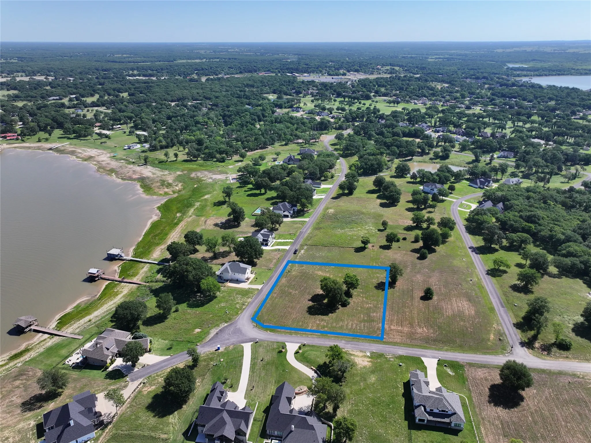 Unimproved Land For Sale in Kaufman County , 551 Shoreline Drive, Mabank, Texas 75143, 0, 0, Garage spaces, 0 Sqft, built in 0, mls#21315575, Real Estate Agent in Mabank, Homes For Sale in Kaufman county, Homes For Sale in Mabank, Realtor in Mabank Texas, Real Estate Brokerage Independent Realty Texas, Luminita Cordes Realtor