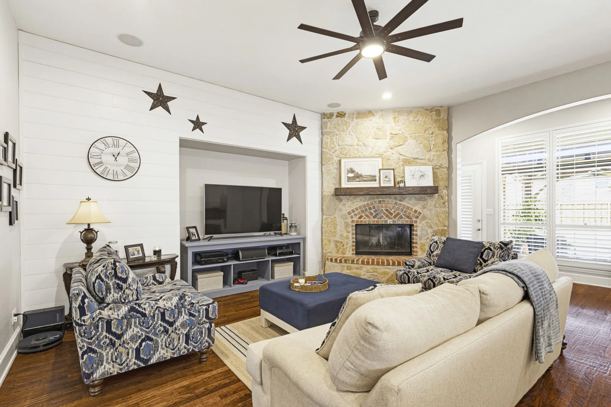Single Family Residence For Sale in Collin County , 5749 Noble Oak Lane, Frisco, Texas 75033, 4 Bedroom, 4 Bathroom, 3 Garage spaces, 3,056 Sqft, built in 2005, mls#21315593, Real Estate Agent in Frisco, Homes For Sale in Collin county, Homes For Sale in Frisco, Realtor in Frisco Texas, Real Estate Brokerage Independent Realty Texas, Luminita Cordes Realtor