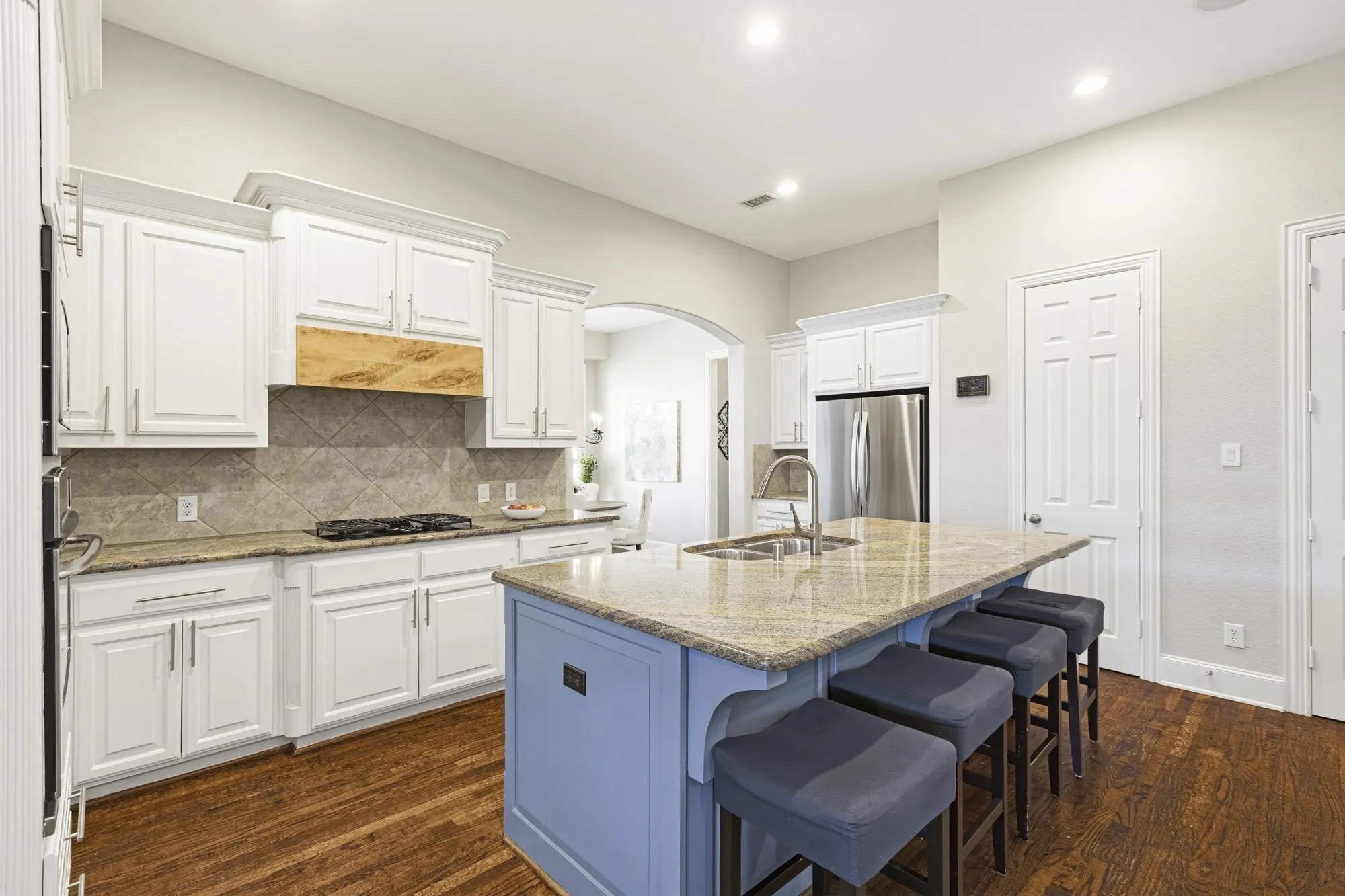 Single Family Residence For Sale in Collin County , 5749 Noble Oak Lane, Frisco, Texas 75033, 4 Bedroom, 4 Bathroom, 3 Garage spaces, 3,056 Sqft, built in 2005, mls#21315593, Real Estate Agent in Frisco, Homes For Sale in Collin county, Homes For Sale in Frisco, Realtor in Frisco Texas, Real Estate Brokerage Independent Realty Texas, Luminita Cordes Realtor
