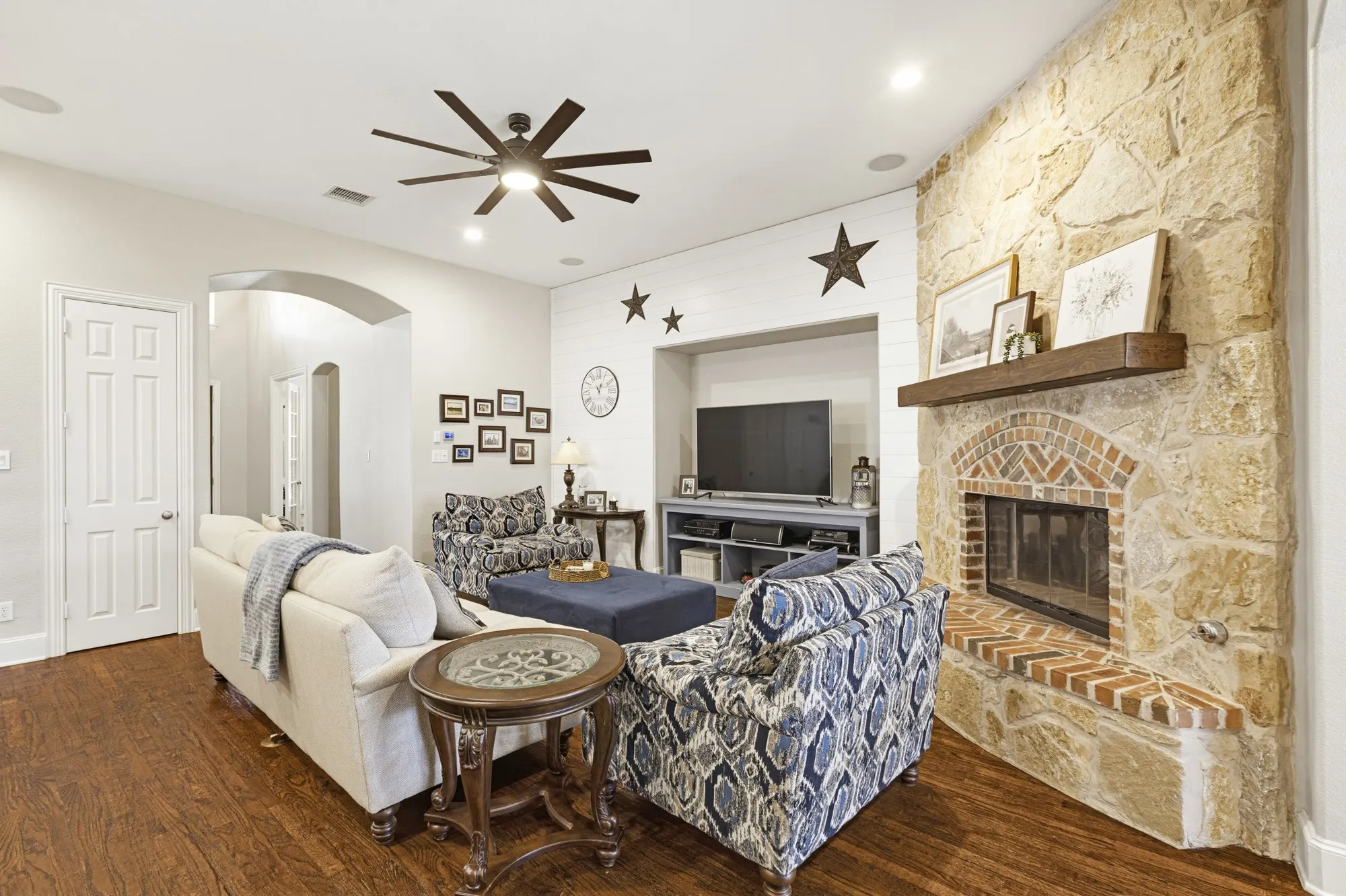 Single Family Residence For Sale in Collin County , 5749 Noble Oak Lane, Frisco, Texas 75033, 4 Bedroom, 4 Bathroom, 3 Garage spaces, 3,056 Sqft, built in 2005, mls#21315593, Real Estate Agent in Frisco, Homes For Sale in Collin county, Homes For Sale in Frisco, Realtor in Frisco Texas, Real Estate Brokerage Independent Realty Texas, Luminita Cordes Realtor