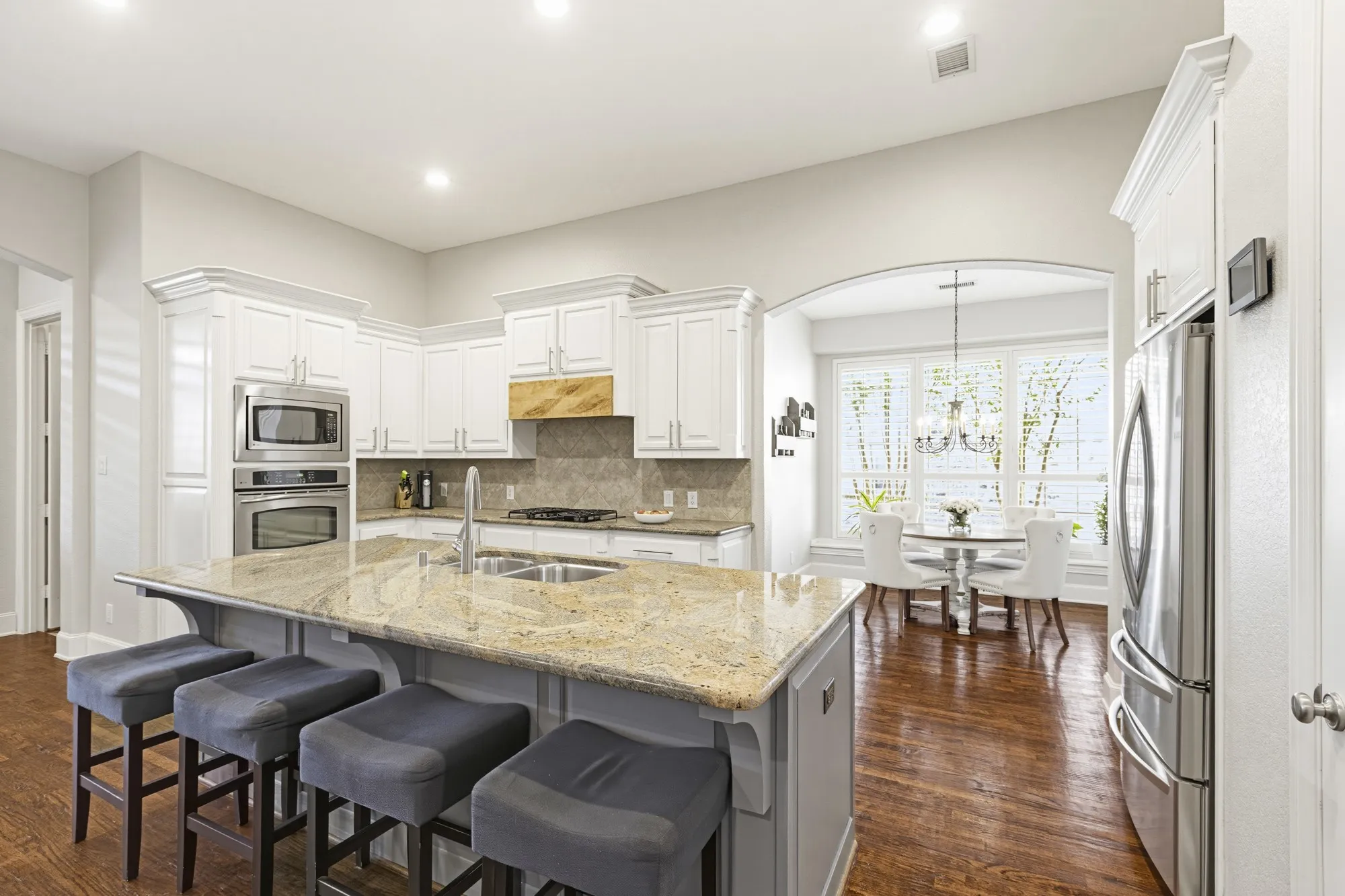 Single Family Residence For Sale in Collin County , 5749 Noble Oak Lane, Frisco, Texas 75033, 4 Bedroom, 4 Bathroom, 3 Garage spaces, 3,056 Sqft, built in 2005, mls#21315593, Real Estate Agent in Frisco, Homes For Sale in Collin county, Homes For Sale in Frisco, Realtor in Frisco Texas, Real Estate Brokerage Independent Realty Texas, Luminita Cordes Realtor