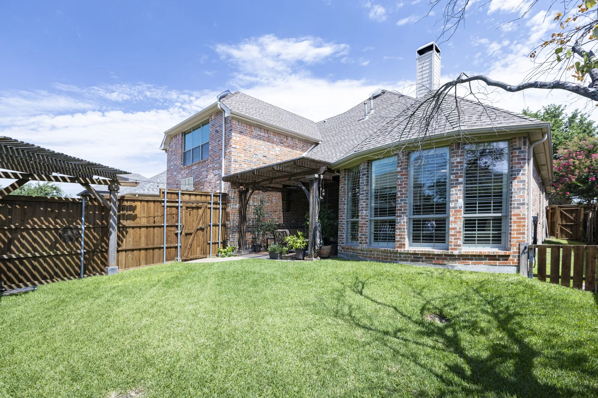 Single Family Residence For Sale in Collin County , 5749 Noble Oak Lane, Frisco, Texas 75033, 4 Bedroom, 4 Bathroom, 3 Garage spaces, 3,056 Sqft, built in 2005, mls#21315593, Real Estate Agent in Frisco, Homes For Sale in Collin county, Homes For Sale in Frisco, Realtor in Frisco Texas, Real Estate Brokerage Independent Realty Texas, Luminita Cordes Realtor