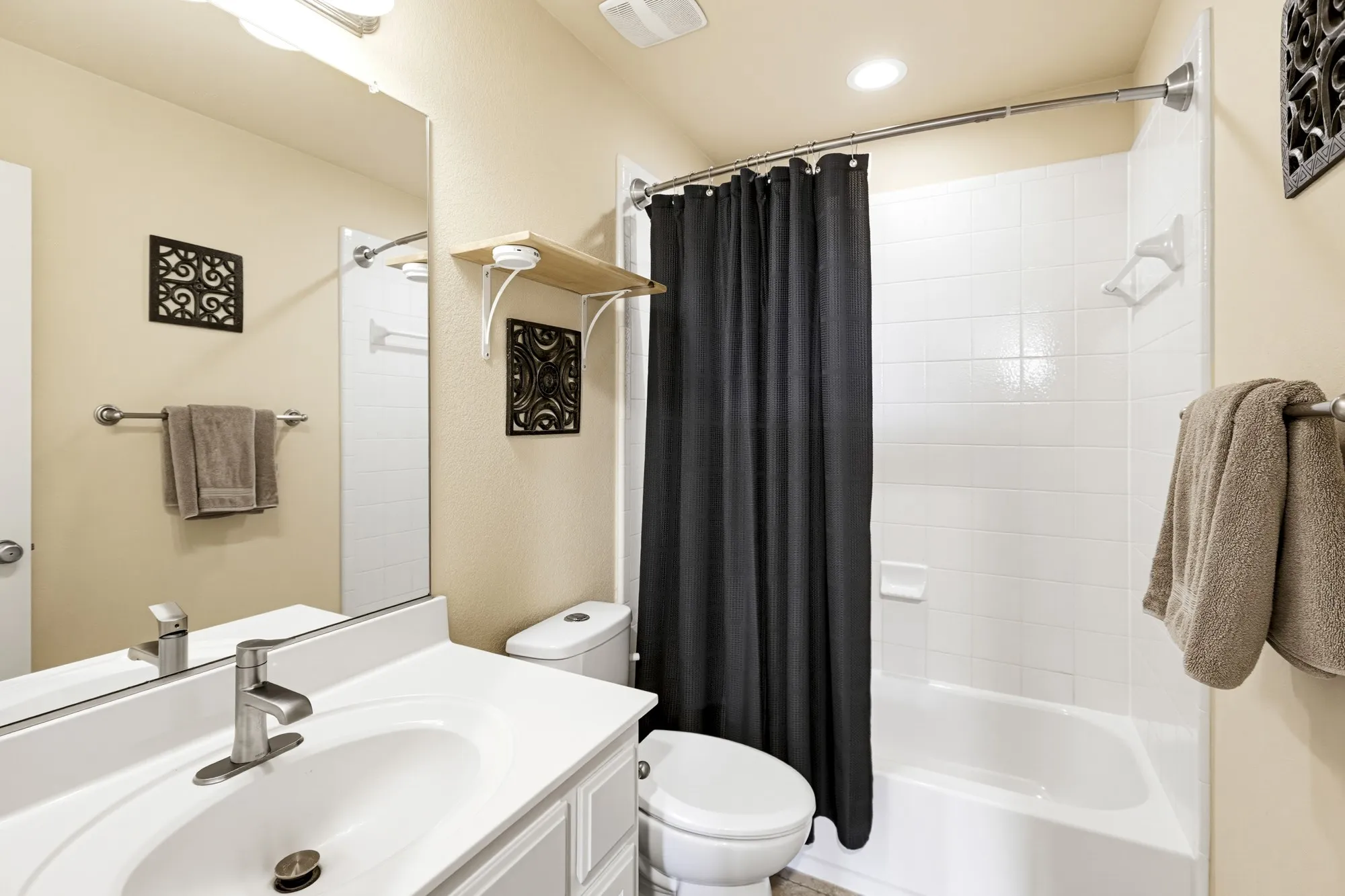 Single Family Residence For Sale in Collin County , 5749 Noble Oak Lane, Frisco, Texas 75033, 4 Bedroom, 4 Bathroom, 3 Garage spaces, 3,056 Sqft, built in 2005, mls#21315593, Real Estate Agent in Frisco, Homes For Sale in Collin county, Homes For Sale in Frisco, Realtor in Frisco Texas, Real Estate Brokerage Independent Realty Texas, Luminita Cordes Realtor
