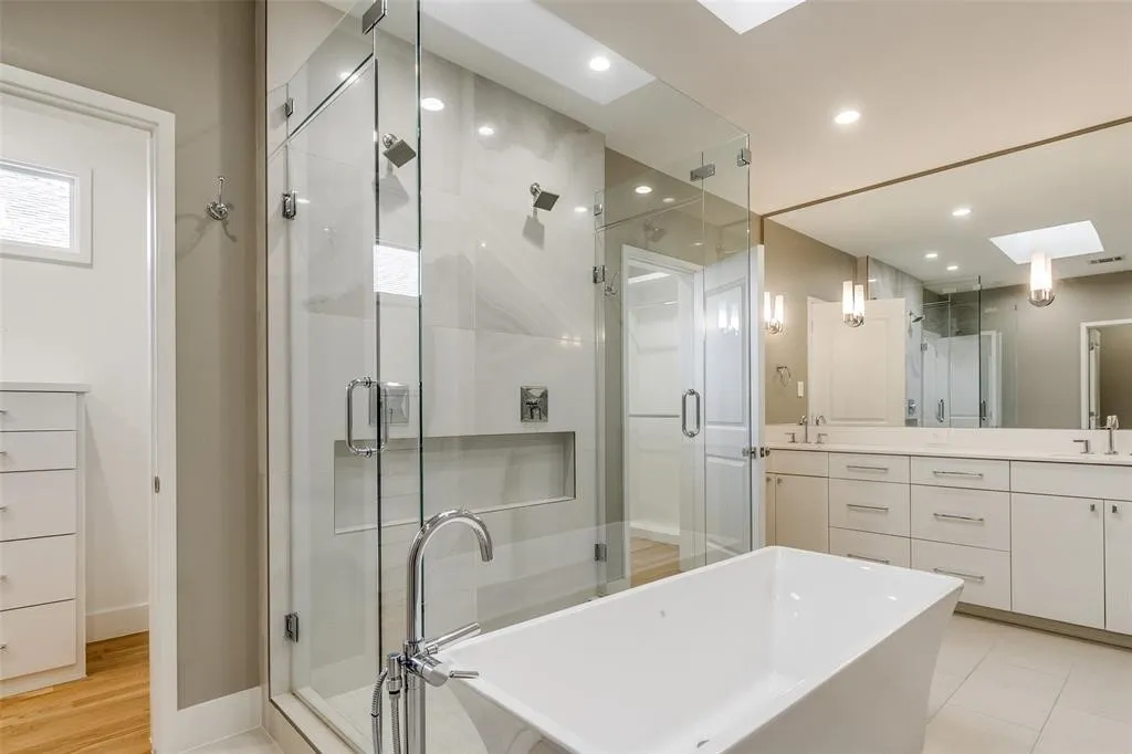 Single Family Residence For Sale in Dallas County , 4147 Prescott Avenue, Dallas, Texas 75219, 3 Bedroom, 4 Bathroom, 2 Garage spaces, 3,324 Sqft, built in 2017, mls#21315541, Real Estate Agent in Dallas, Homes For Sale in Dallas county, Homes For Sale in Dallas, Realtor in Dallas Texas, Real Estate Brokerage Independent Realty Texas, Luminita Cordes Realtor