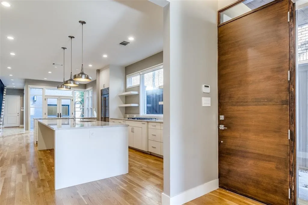 Single Family Residence For Sale in Dallas County , 4147 Prescott Avenue, Dallas, Texas 75219, 3 Bedroom, 4 Bathroom, 2 Garage spaces, 3,324 Sqft, built in 2017, mls#21315541, Real Estate Agent in Dallas, Homes For Sale in Dallas county, Homes For Sale in Dallas, Realtor in Dallas Texas, Real Estate Brokerage Independent Realty Texas, Luminita Cordes Realtor