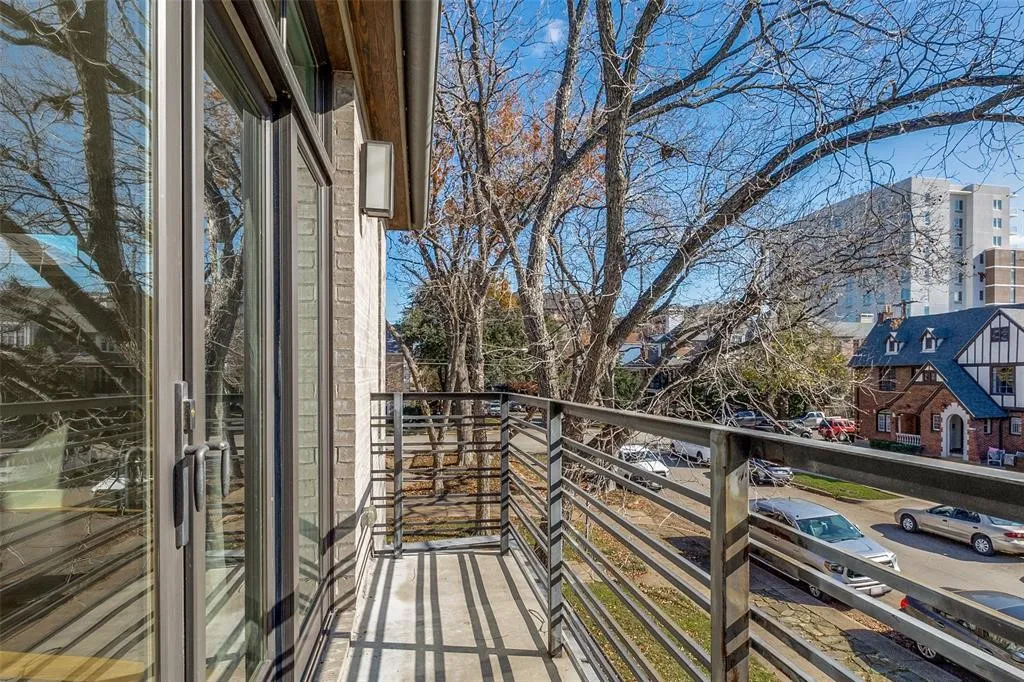 Single Family Residence For Sale in Dallas County , 4147 Prescott Avenue, Dallas, Texas 75219, 3 Bedroom, 4 Bathroom, 2 Garage spaces, 3,324 Sqft, built in 2017, mls#21315541, Real Estate Agent in Dallas, Homes For Sale in Dallas county, Homes For Sale in Dallas, Realtor in Dallas Texas, Real Estate Brokerage Independent Realty Texas, Luminita Cordes Realtor