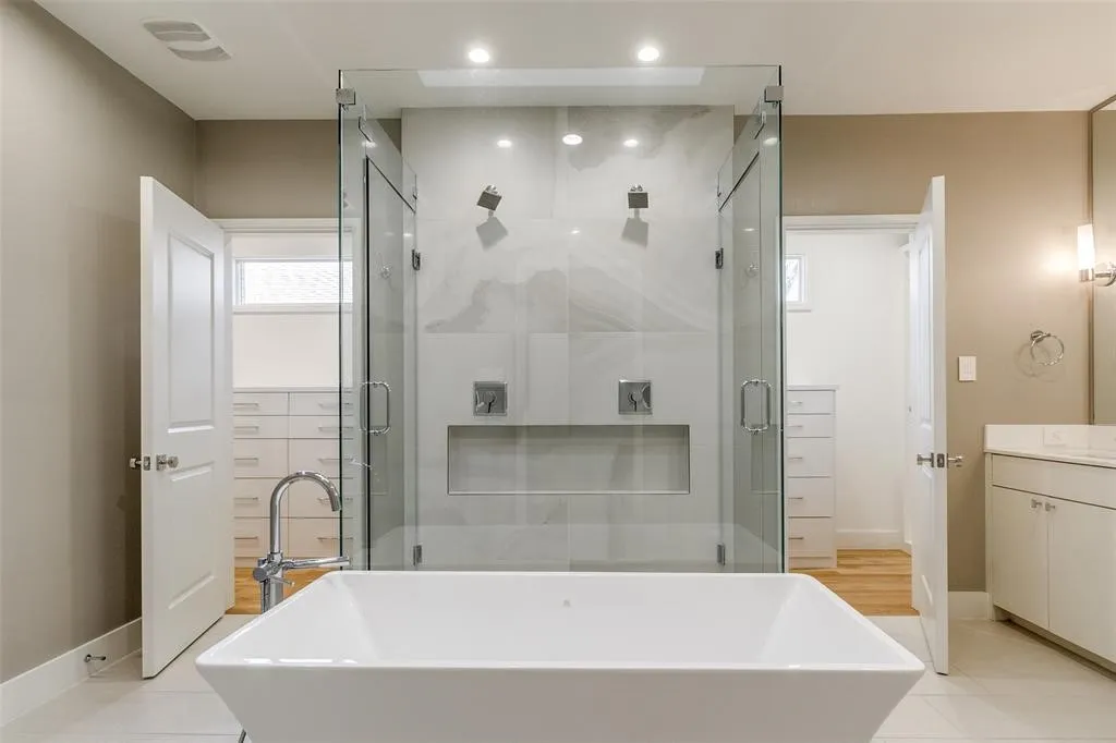 Single Family Residence For Sale in Dallas County , 4147 Prescott Avenue, Dallas, Texas 75219, 3 Bedroom, 4 Bathroom, 2 Garage spaces, 3,324 Sqft, built in 2017, mls#21315541, Real Estate Agent in Dallas, Homes For Sale in Dallas county, Homes For Sale in Dallas, Realtor in Dallas Texas, Real Estate Brokerage Independent Realty Texas, Luminita Cordes Realtor