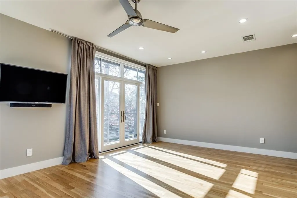 Single Family Residence For Sale in Dallas County , 4147 Prescott Avenue, Dallas, Texas 75219, 3 Bedroom, 4 Bathroom, 2 Garage spaces, 3,324 Sqft, built in 2017, mls#21315541, Real Estate Agent in Dallas, Homes For Sale in Dallas county, Homes For Sale in Dallas, Realtor in Dallas Texas, Real Estate Brokerage Independent Realty Texas, Luminita Cordes Realtor