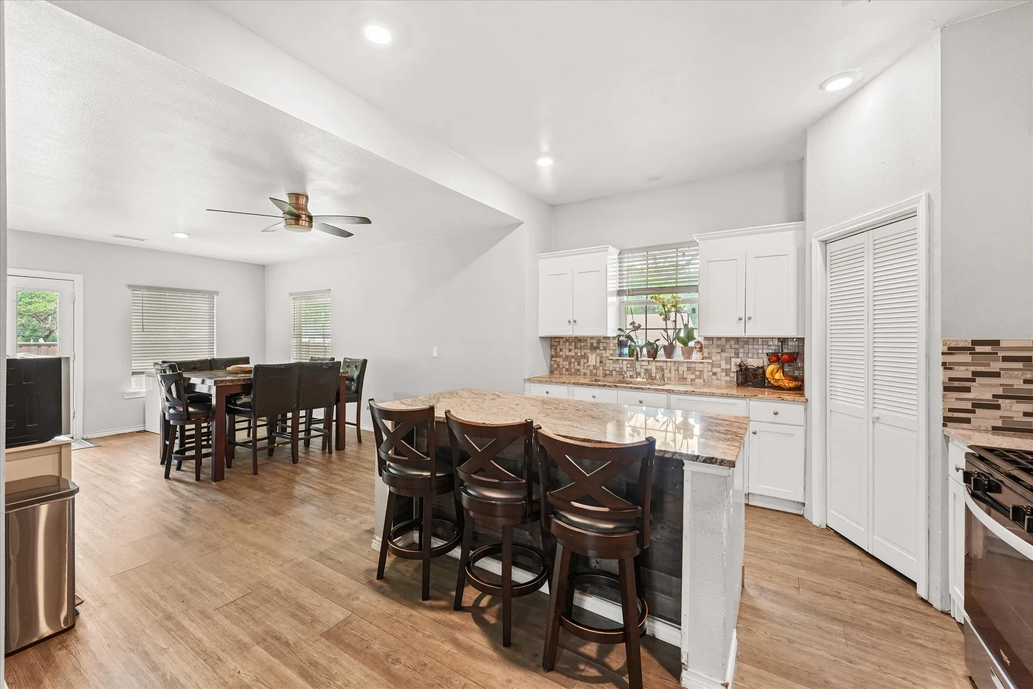 Single Family Residence For Sale in Kaufman County , 211 N Main Street, Crandall, Texas 75114, 5 Bedroom, 3 Bathroom, Garage spaces, 1,714 Sqft, built in 1975, mls#21315502, Real Estate Agent in Crandall, Homes For Sale in Kaufman county, Homes For Sale in Crandall, Realtor in Crandall Texas, Real Estate Brokerage Independent Realty Texas, Luminita Cordes Realtor
