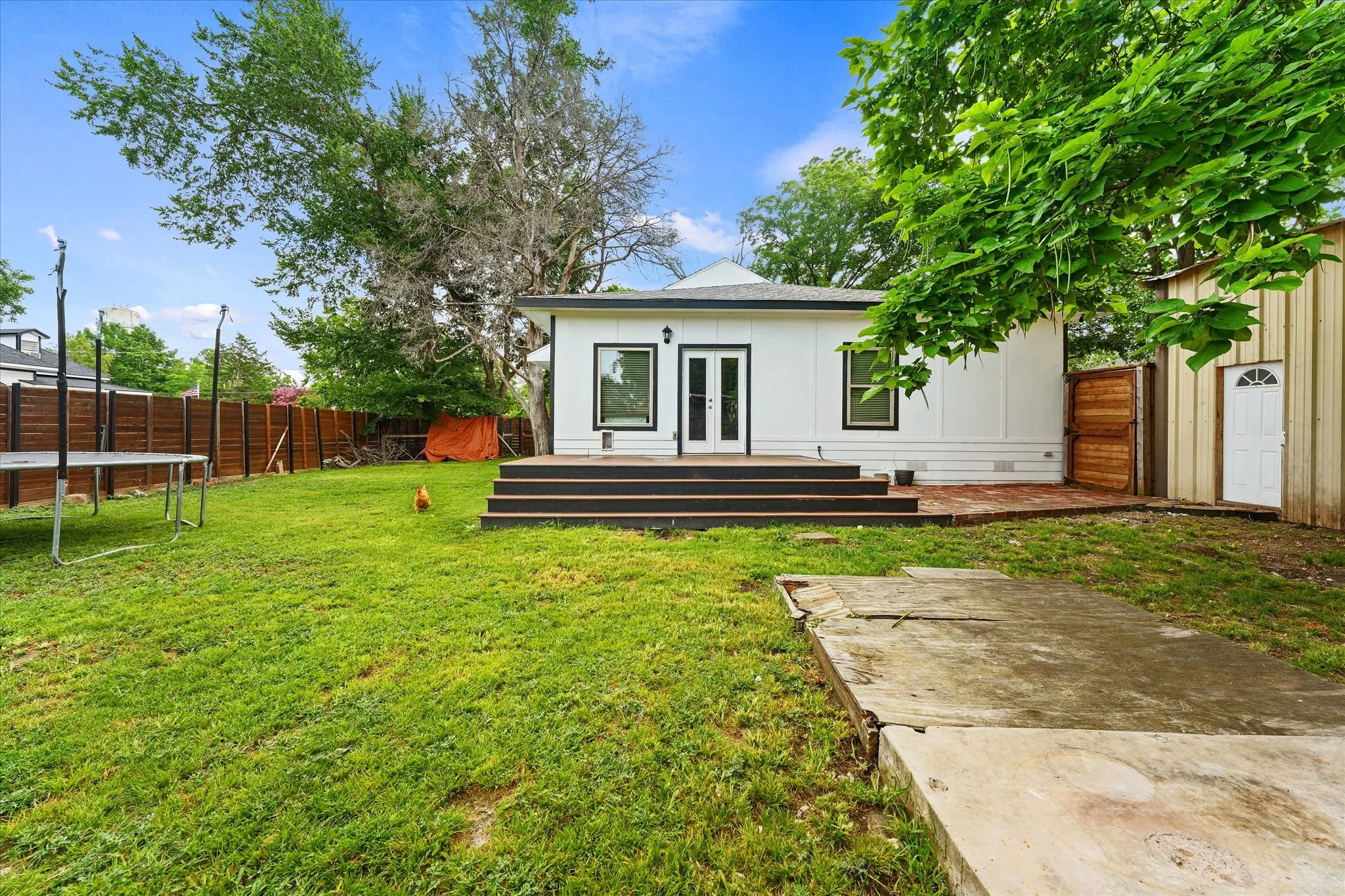 Single Family Residence For Sale in Kaufman County , 211 N Main Street, Crandall, Texas 75114, 5 Bedroom, 3 Bathroom, Garage spaces, 1,714 Sqft, built in 1975, mls#21315502, Real Estate Agent in Crandall, Homes For Sale in Kaufman county, Homes For Sale in Crandall, Realtor in Crandall Texas, Real Estate Brokerage Independent Realty Texas, Luminita Cordes Realtor