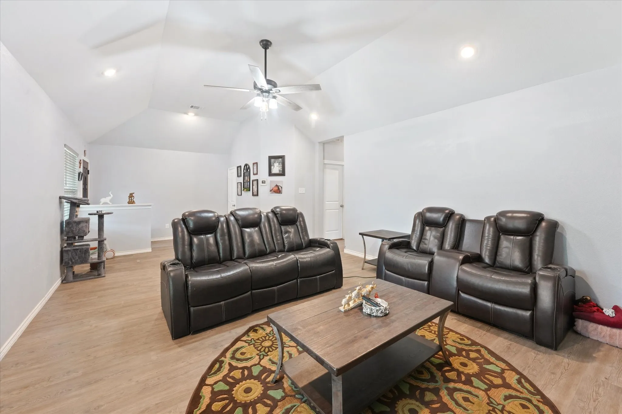 Single Family Residence For Sale in Kaufman County , 211 N Main Street, Crandall, Texas 75114, 5 Bedroom, 3 Bathroom, Garage spaces, 1,714 Sqft, built in 1975, mls#21315502, Real Estate Agent in Crandall, Homes For Sale in Kaufman county, Homes For Sale in Crandall, Realtor in Crandall Texas, Real Estate Brokerage Independent Realty Texas, Luminita Cordes Realtor