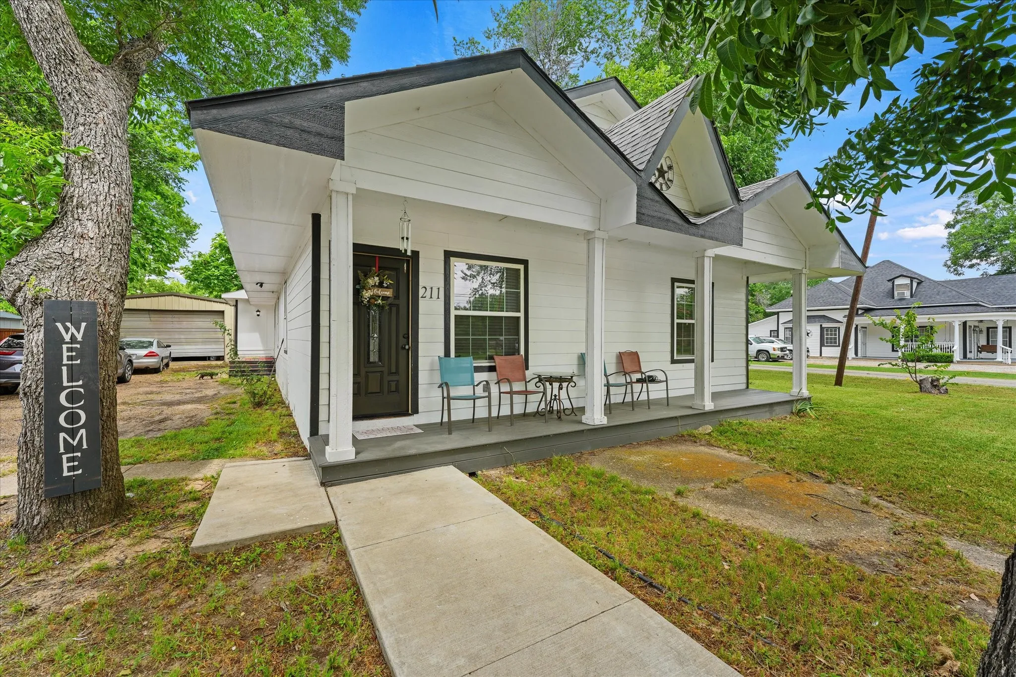 Single Family Residence For Sale in Kaufman County , 211 N Main Street, Crandall, Texas 75114, 5 Bedroom, 3 Bathroom, Garage spaces, 1,714 Sqft, built in 1975, mls#21315502, Real Estate Agent in Crandall, Homes For Sale in Kaufman county, Homes For Sale in Crandall, Realtor in Crandall Texas, Real Estate Brokerage Independent Realty Texas, Luminita Cordes Realtor