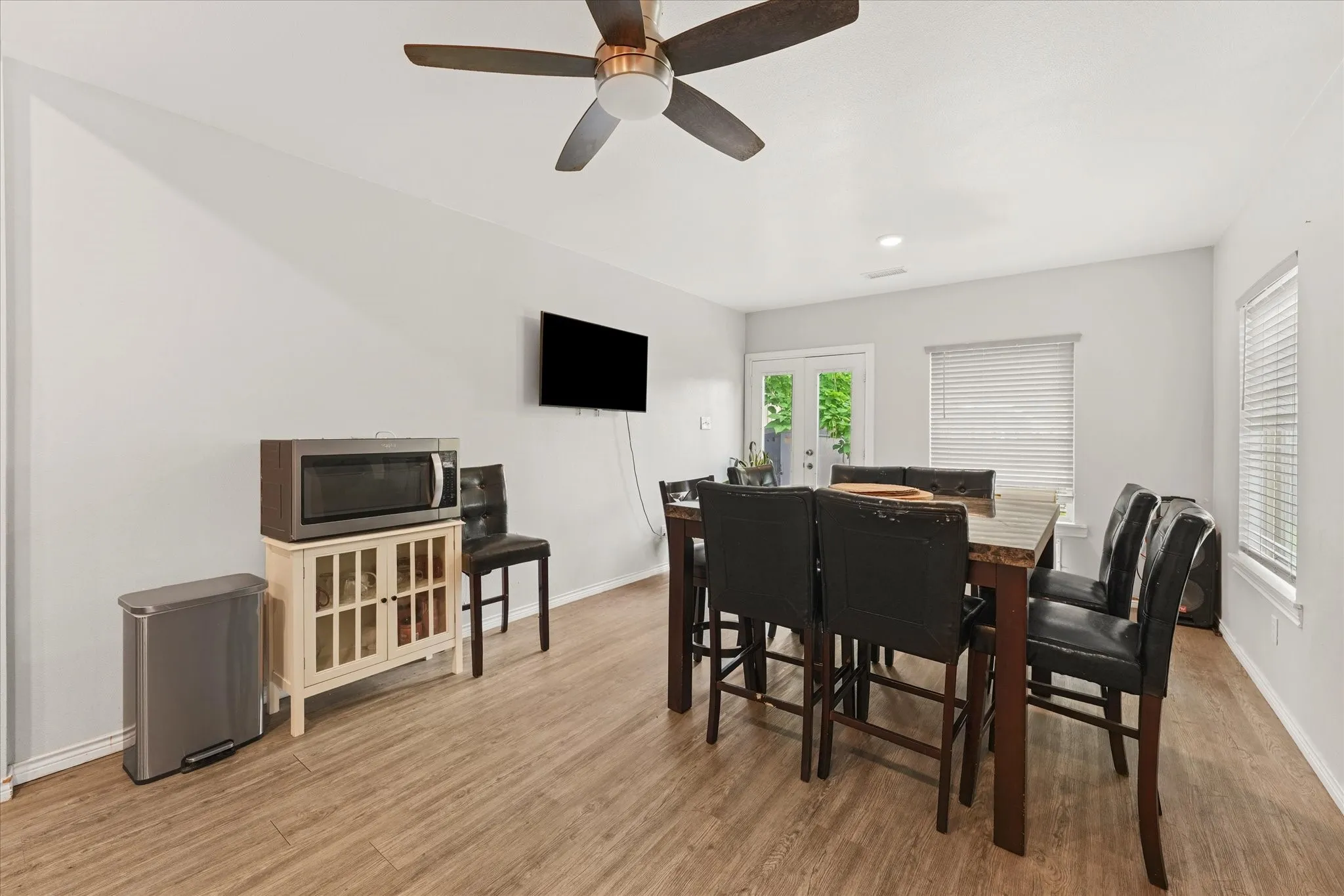 Single Family Residence For Sale in Kaufman County , 211 N Main Street, Crandall, Texas 75114, 5 Bedroom, 3 Bathroom, Garage spaces, 1,714 Sqft, built in 1975, mls#21315502, Real Estate Agent in Crandall, Homes For Sale in Kaufman county, Homes For Sale in Crandall, Realtor in Crandall Texas, Real Estate Brokerage Independent Realty Texas, Luminita Cordes Realtor