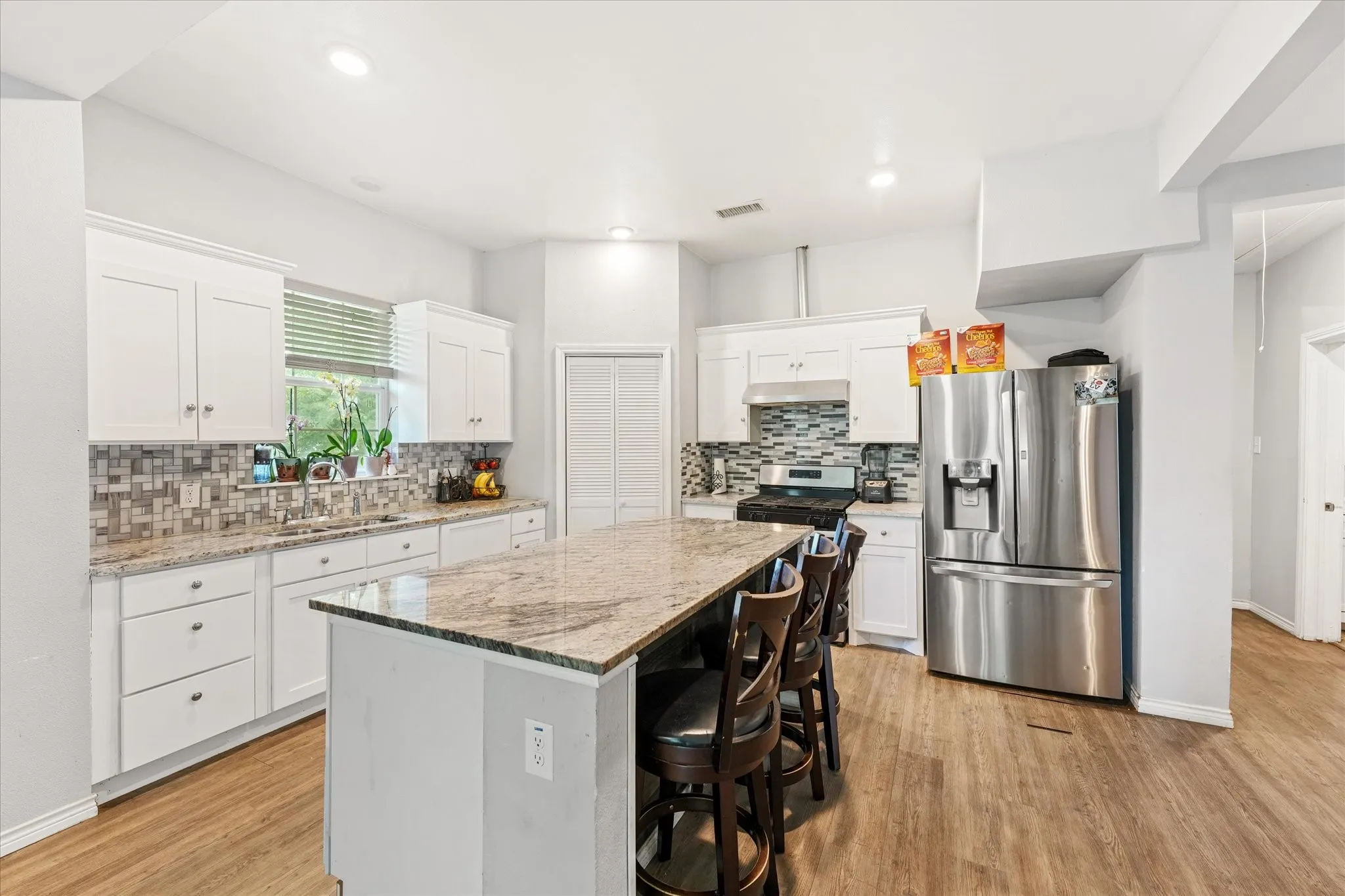 Single Family Residence For Sale in Kaufman County , 211 N Main Street, Crandall, Texas 75114, 5 Bedroom, 3 Bathroom, Garage spaces, 1,714 Sqft, built in 1975, mls#21315502, Real Estate Agent in Crandall, Homes For Sale in Kaufman county, Homes For Sale in Crandall, Realtor in Crandall Texas, Real Estate Brokerage Independent Realty Texas, Luminita Cordes Realtor