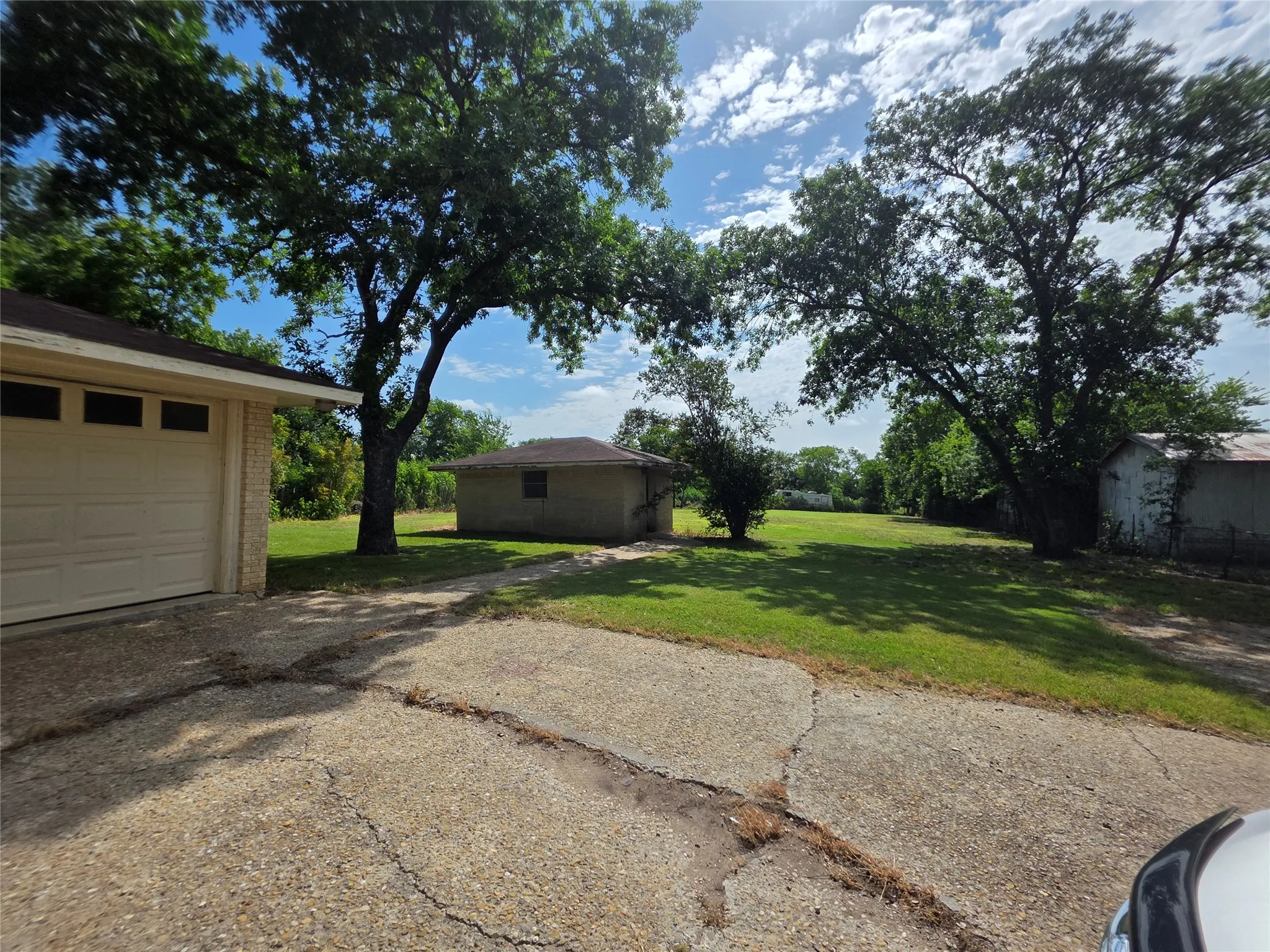 Single Family Residence For Sale in Navarro County , 204 Fordyce Street, Barry, Texas 75102, 3 Bedroom, 2 Bathroom, 2 Garage spaces, 1,847 Sqft, built in 1977, mls#21315556, Real Estate Agent in Barry, Homes For Sale in Navarro county, Homes For Sale in Barry, Realtor in Barry Texas, Real Estate Brokerage Independent Realty Texas, Luminita Cordes Realtor