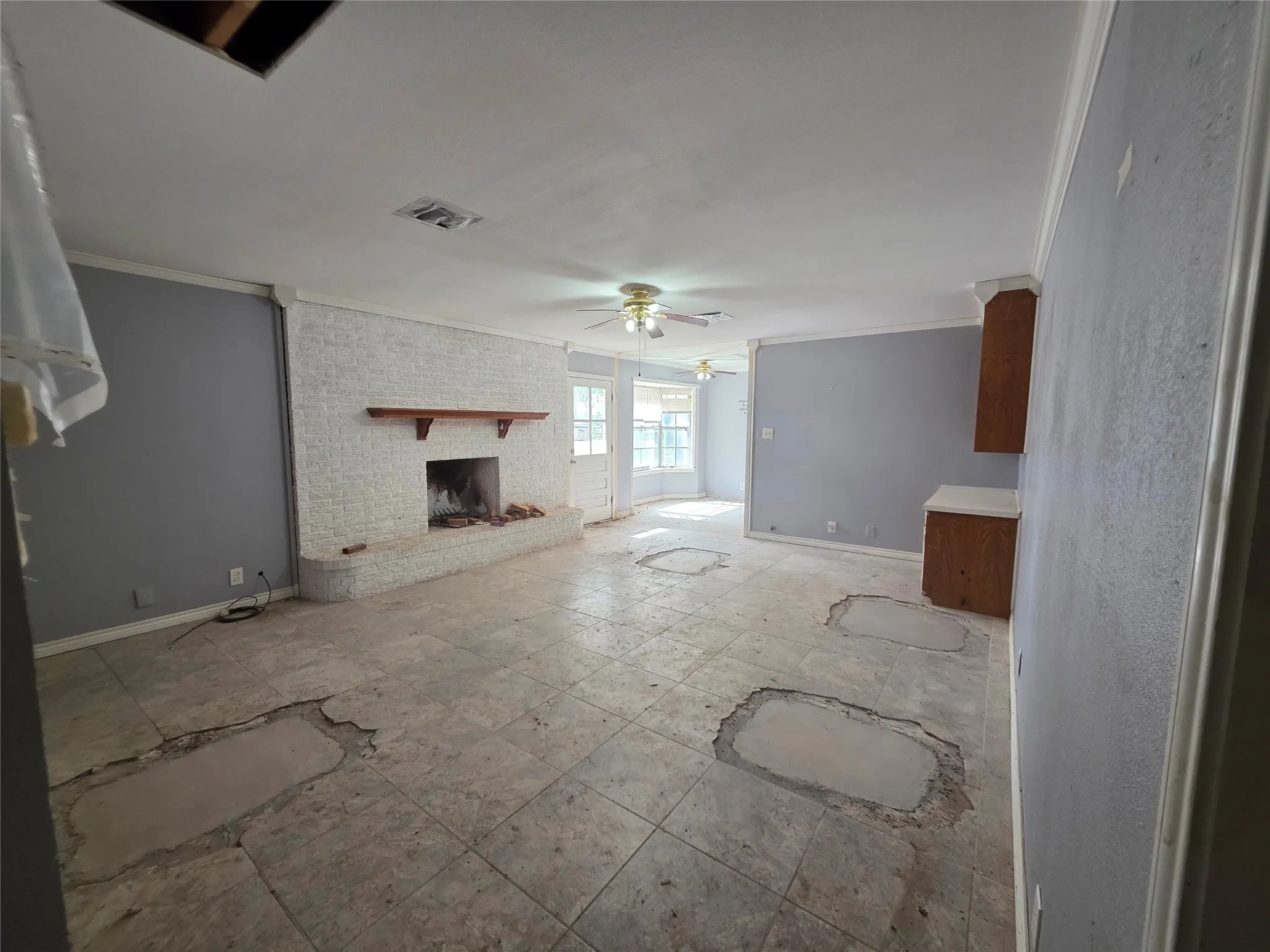 Single Family Residence For Sale in Navarro County , 204 Fordyce Street, Barry, Texas 75102, 3 Bedroom, 2 Bathroom, 2 Garage spaces, 1,847 Sqft, built in 1977, mls#21315556, Real Estate Agent in Barry, Homes For Sale in Navarro county, Homes For Sale in Barry, Realtor in Barry Texas, Real Estate Brokerage Independent Realty Texas, Luminita Cordes Realtor