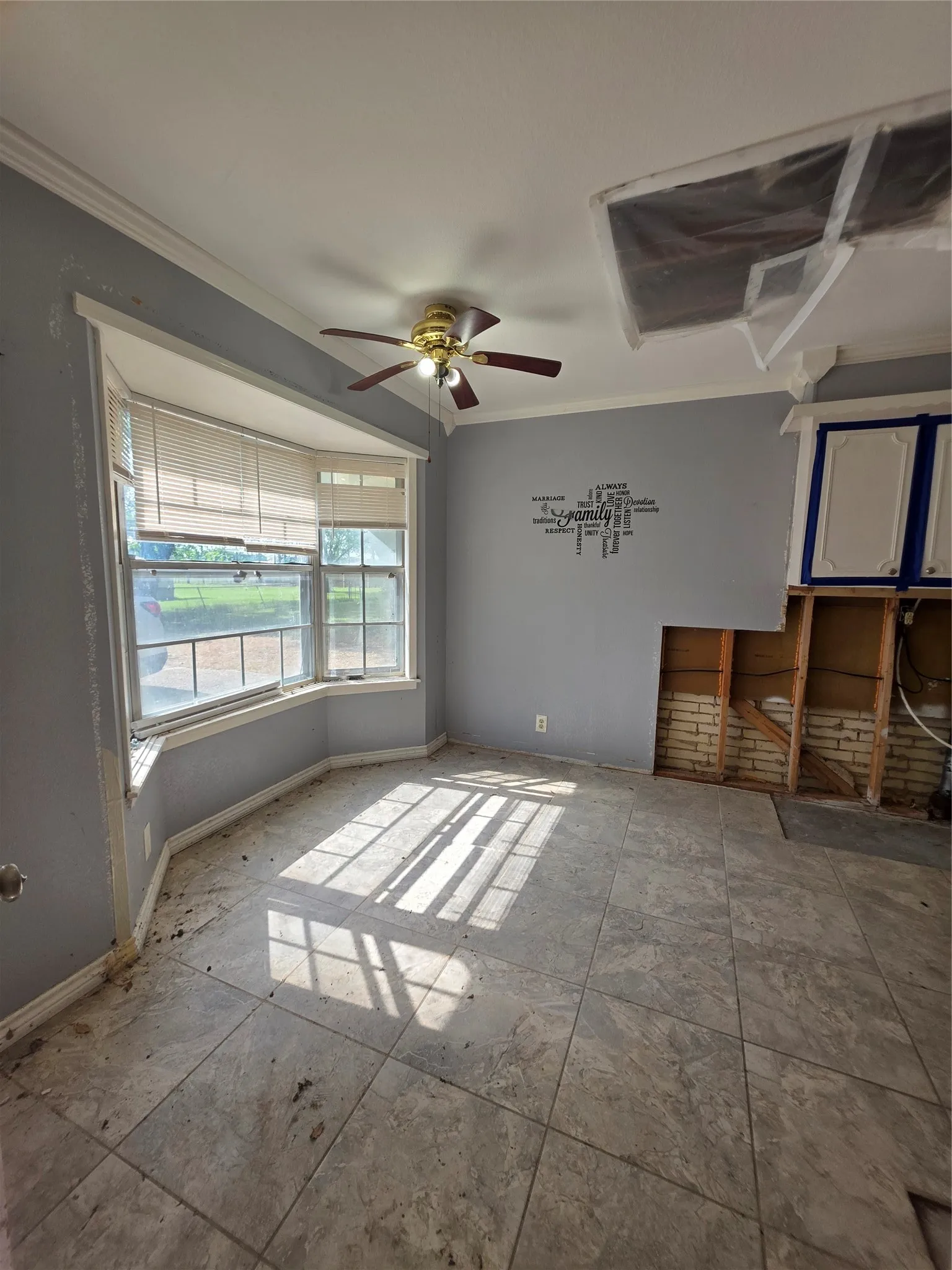 Single Family Residence For Sale in Navarro County , 204 Fordyce Street, Barry, Texas 75102, 3 Bedroom, 2 Bathroom, 2 Garage spaces, 1,847 Sqft, built in 1977, mls#21315556, Real Estate Agent in Barry, Homes For Sale in Navarro county, Homes For Sale in Barry, Realtor in Barry Texas, Real Estate Brokerage Independent Realty Texas, Luminita Cordes Realtor
