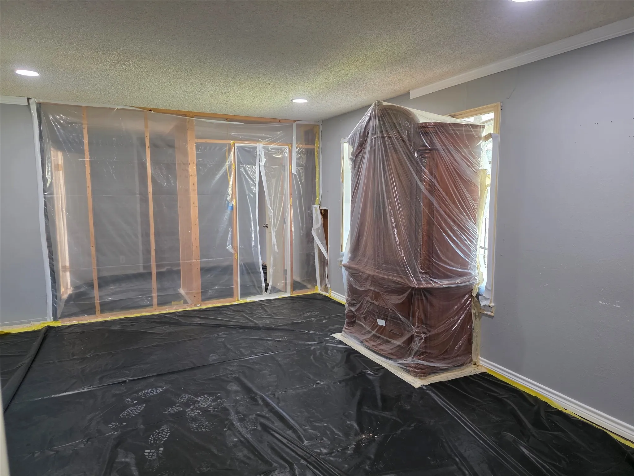 Single Family Residence For Sale in Navarro County , 204 Fordyce Street, Barry, Texas 75102, 3 Bedroom, 2 Bathroom, 2 Garage spaces, 1,847 Sqft, built in 1977, mls#21315556, Real Estate Agent in Barry, Homes For Sale in Navarro county, Homes For Sale in Barry, Realtor in Barry Texas, Real Estate Brokerage Independent Realty Texas, Luminita Cordes Realtor
