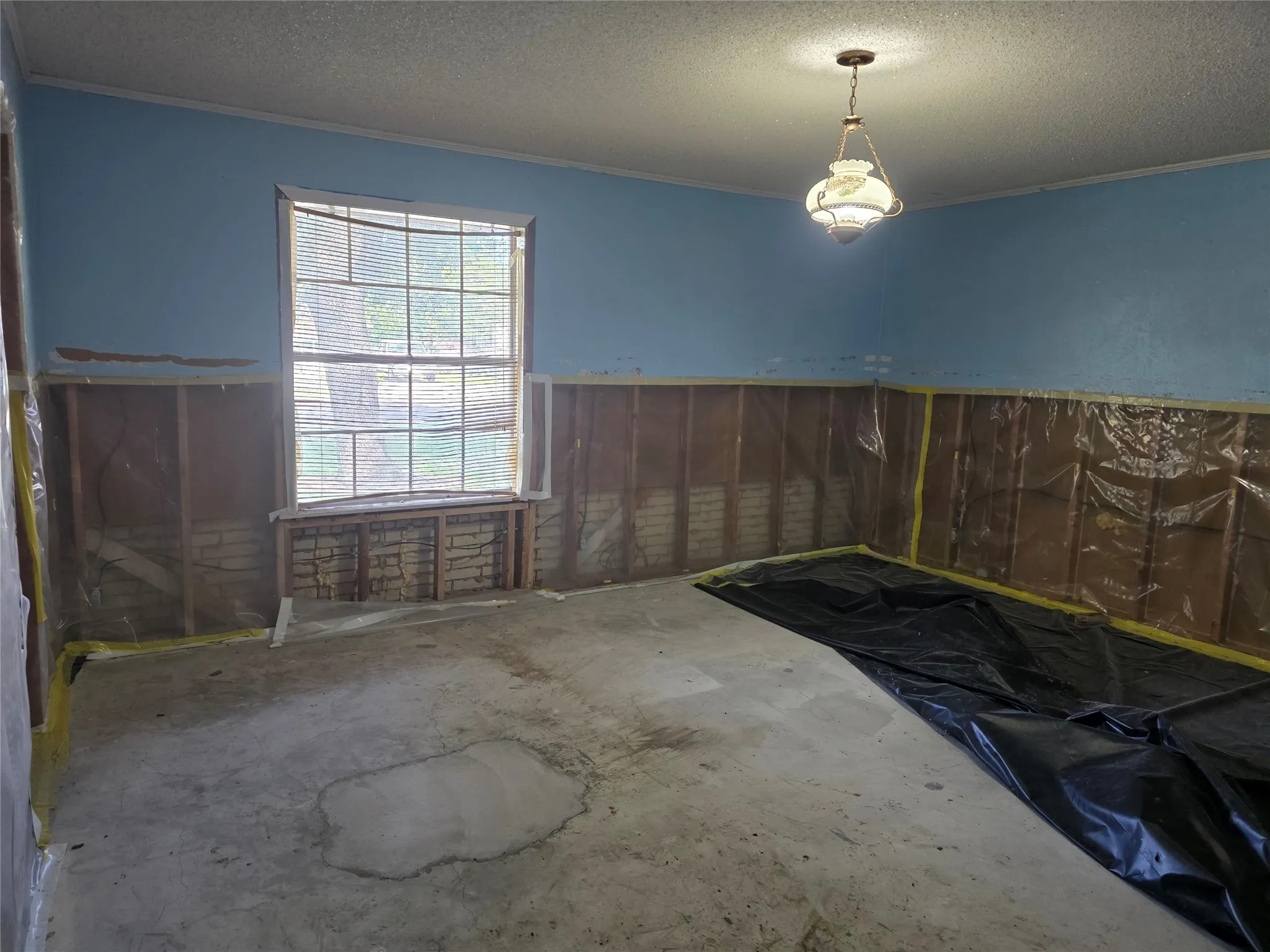 Single Family Residence For Sale in Navarro County , 204 Fordyce Street, Barry, Texas 75102, 3 Bedroom, 2 Bathroom, 2 Garage spaces, 1,847 Sqft, built in 1977, mls#21315556, Real Estate Agent in Barry, Homes For Sale in Navarro county, Homes For Sale in Barry, Realtor in Barry Texas, Real Estate Brokerage Independent Realty Texas, Luminita Cordes Realtor