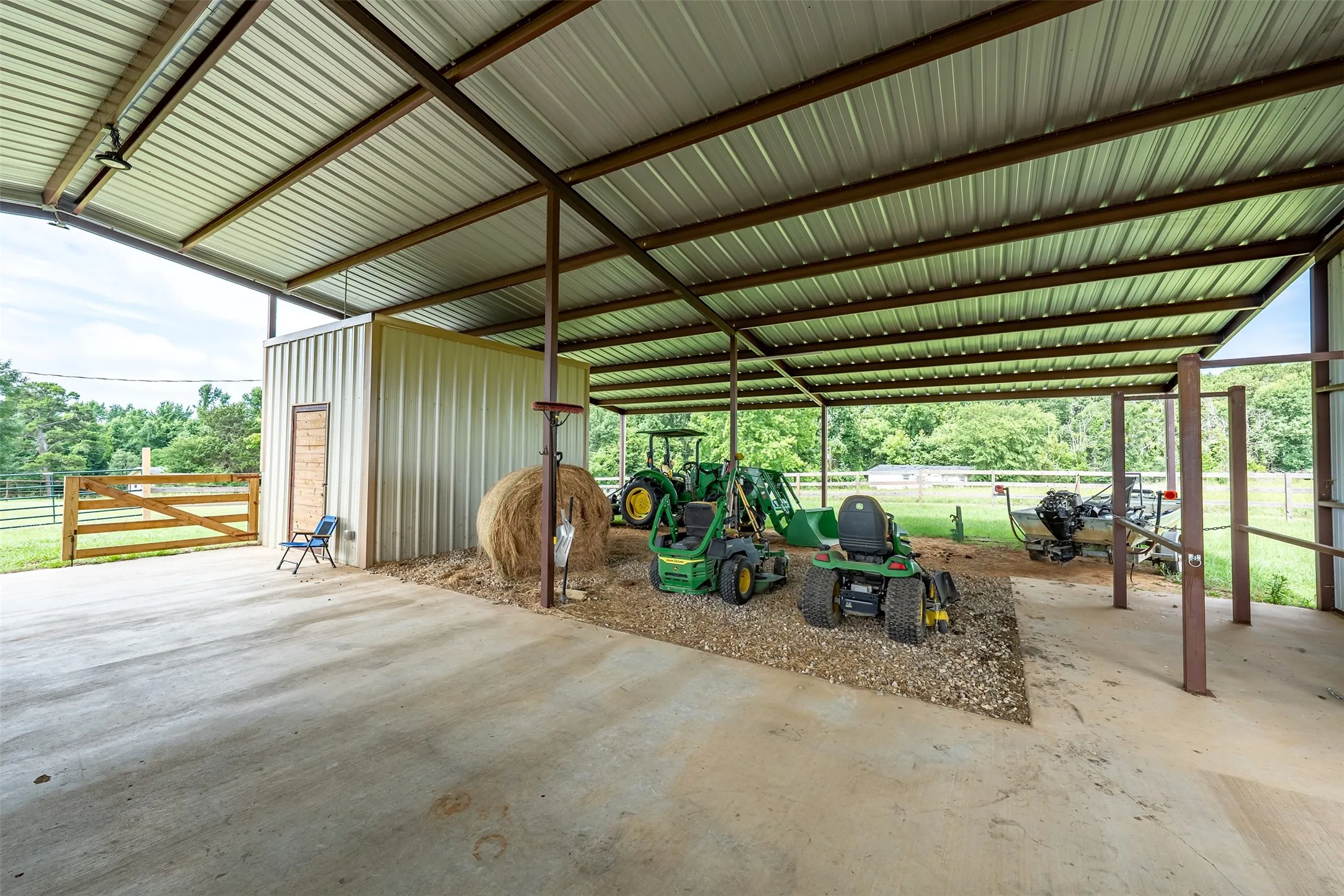 Ranch For Sale in Smith County , 15753 COUNTY ROAD 223, Tyler, Texas 75707, 0, 0, Garage spaces, 0 Sqft, built in 2001, mls#21315632, Real Estate Agent in Tyler, Homes For Sale in Smith county, Homes For Sale in Tyler, Realtor in Tyler Texas, Real Estate Brokerage Independent Realty Texas, Luminita Cordes Realtor