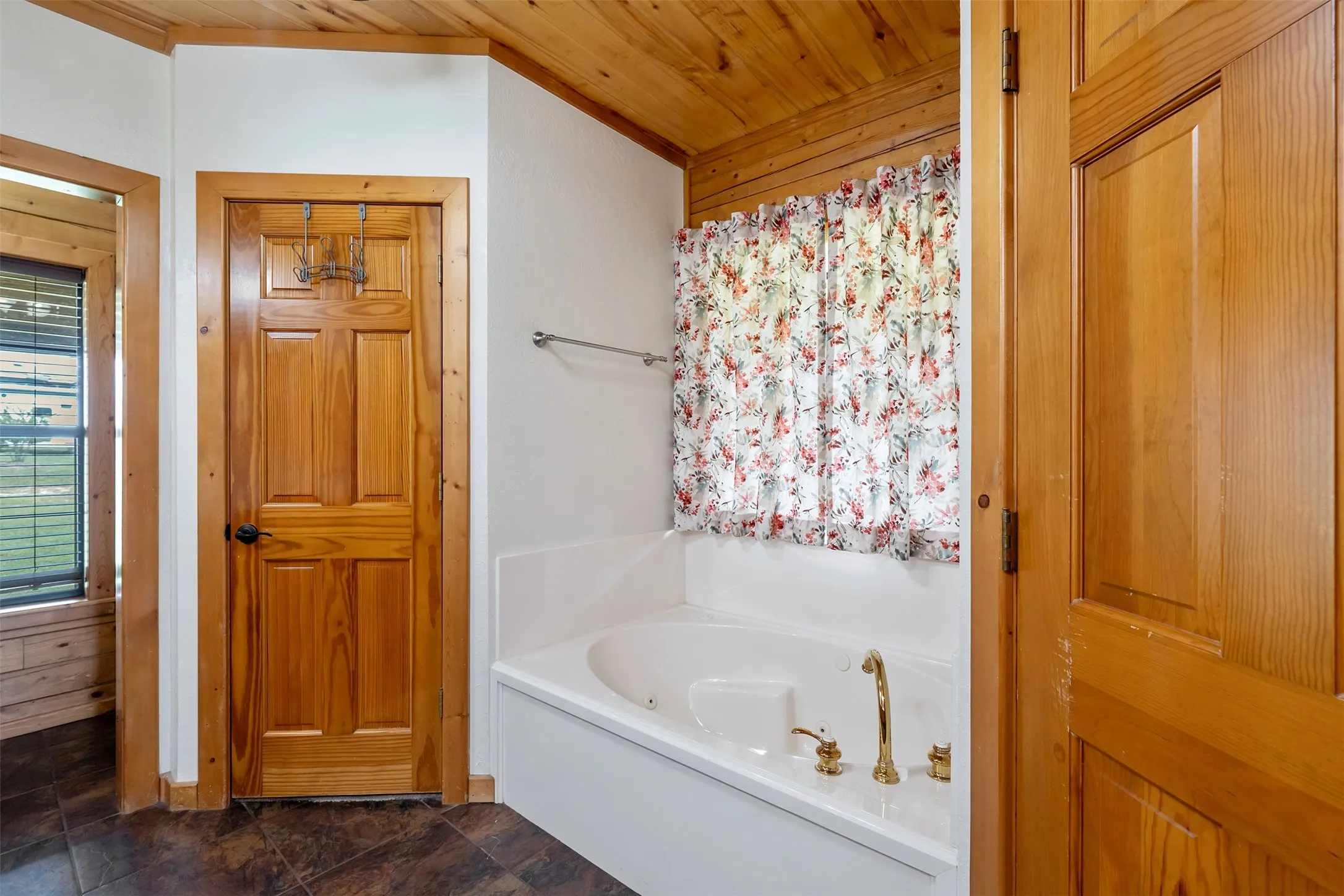 Ranch For Sale in Smith County , 15753 COUNTY ROAD 223, Tyler, Texas 75707, 0, 0, Garage spaces, 0 Sqft, built in 2001, mls#21315632, Real Estate Agent in Tyler, Homes For Sale in Smith county, Homes For Sale in Tyler, Realtor in Tyler Texas, Real Estate Brokerage Independent Realty Texas, Luminita Cordes Realtor