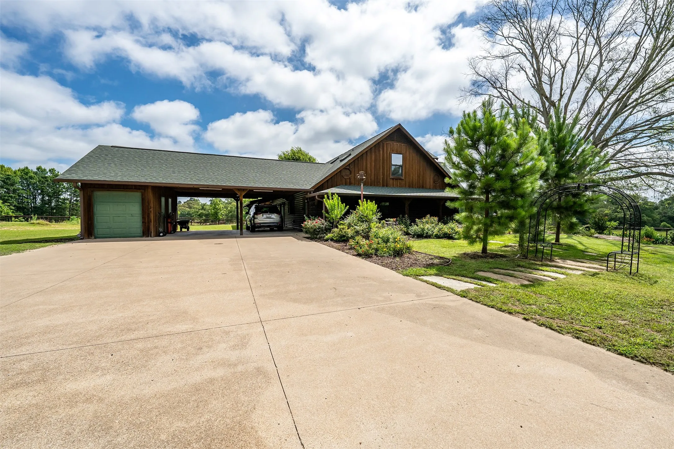 Ranch For Sale in Smith County , 15753 COUNTY ROAD 223, Tyler, Texas 75707, 0, 0, Garage spaces, 0 Sqft, built in 2001, mls#21315632, Real Estate Agent in Tyler, Homes For Sale in Smith county, Homes For Sale in Tyler, Realtor in Tyler Texas, Real Estate Brokerage Independent Realty Texas, Luminita Cordes Realtor