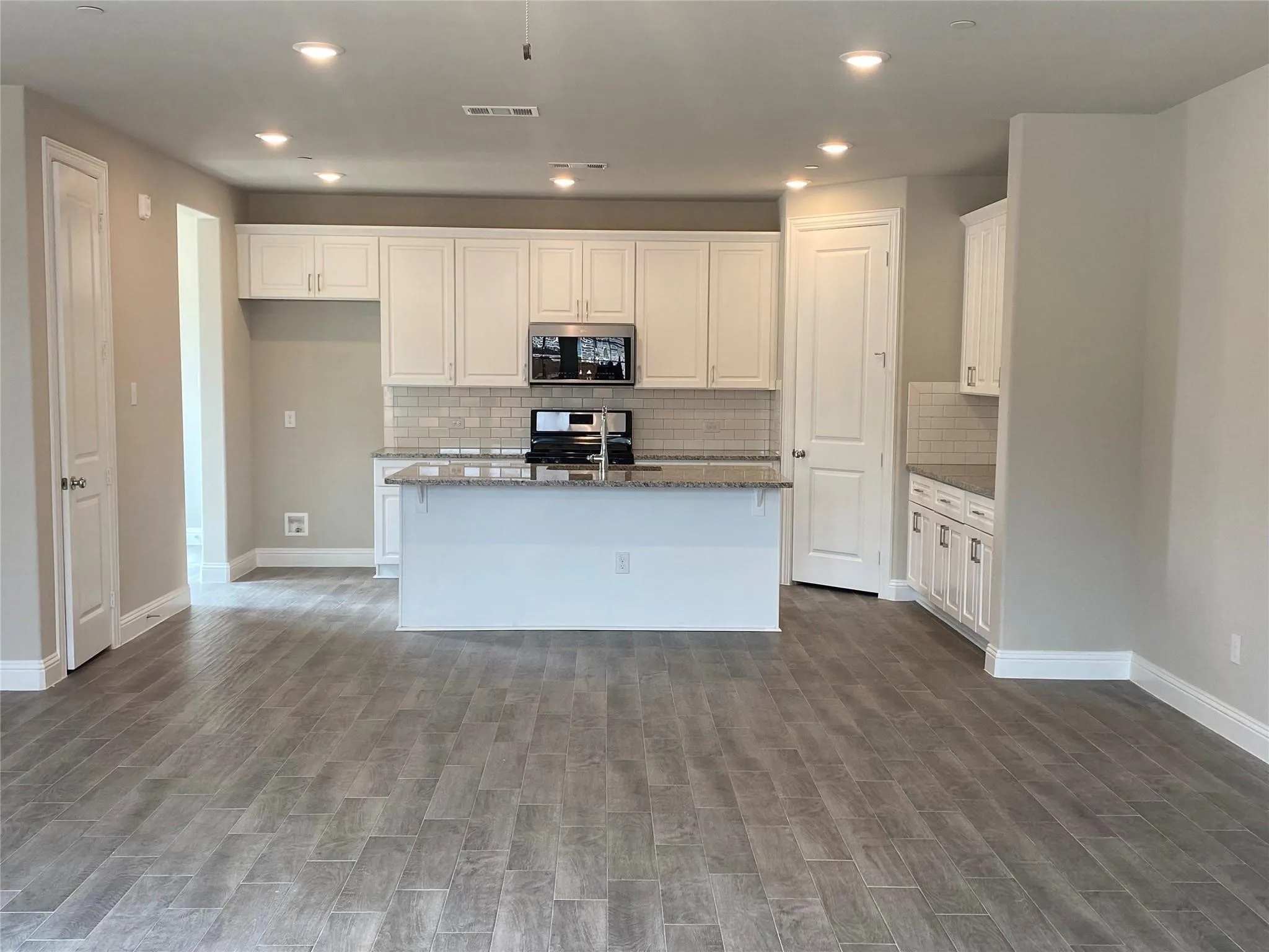 Townhouse For Rent in Tarrant County , 801 Ponds Edge Lane, Euless, Texas 76040, 3 Bedrooms, 3 Bathrooms, 2 Garage spaces, 2,100 Sqft, built in 2021, Price $2,695, mls#21315639, Real Estate Agent in Euless, Homes For Rent in Tarrant county, Homes For Rent in Euless, Realtor in Euless Texas, Real Estate Brokerage Independent Realty Texas, Luminita Cordes Realtor