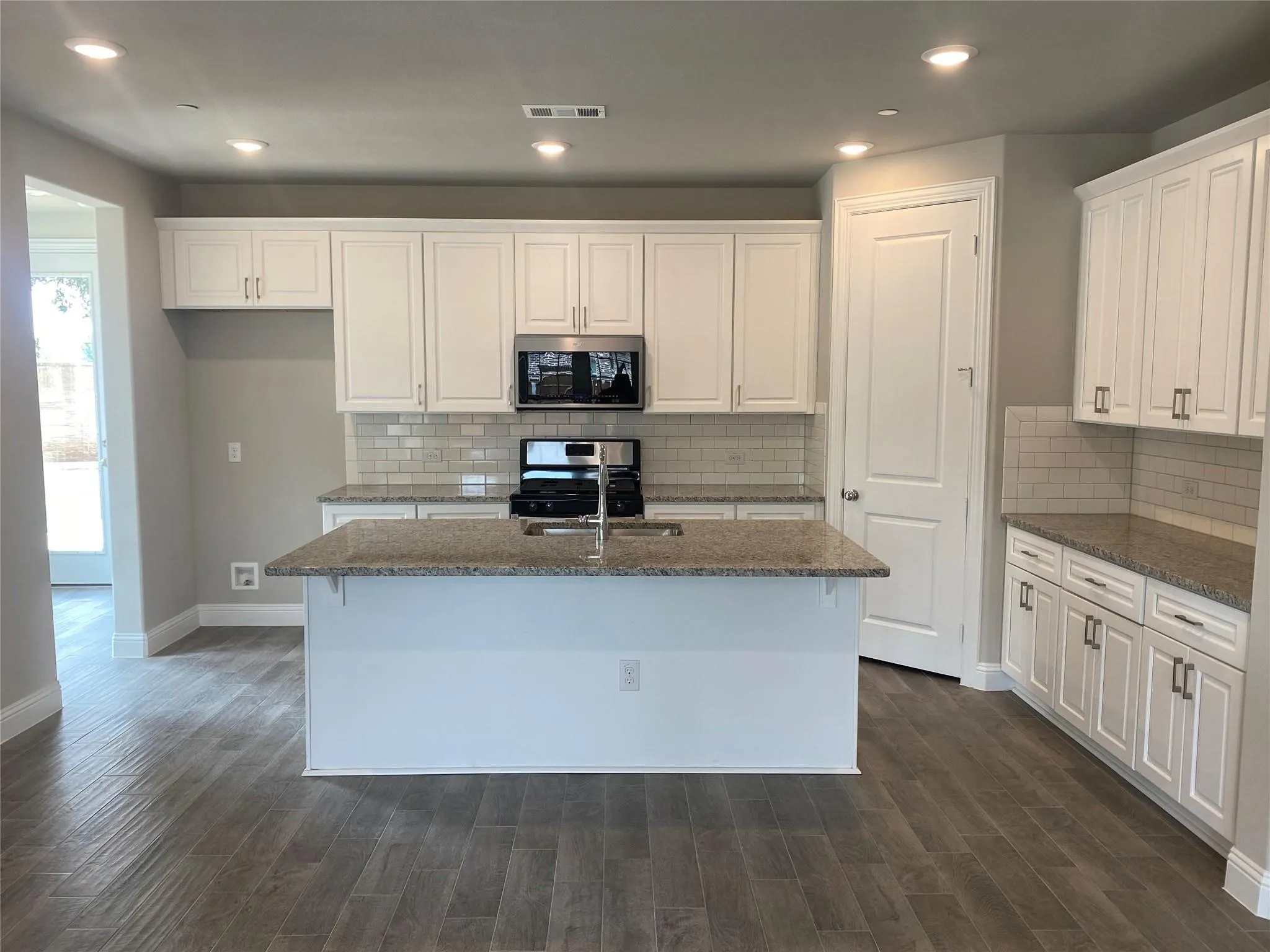 Townhouse For Rent in Tarrant County , 801 Ponds Edge Lane, Euless, Texas 76040, 3 Bedrooms, 3 Bathrooms, 2 Garage spaces, 2,100 Sqft, built in 2021, Price $2,695, mls#21315639, Real Estate Agent in Euless, Homes For Rent in Tarrant county, Homes For Rent in Euless, Realtor in Euless Texas, Real Estate Brokerage Independent Realty Texas, Luminita Cordes Realtor