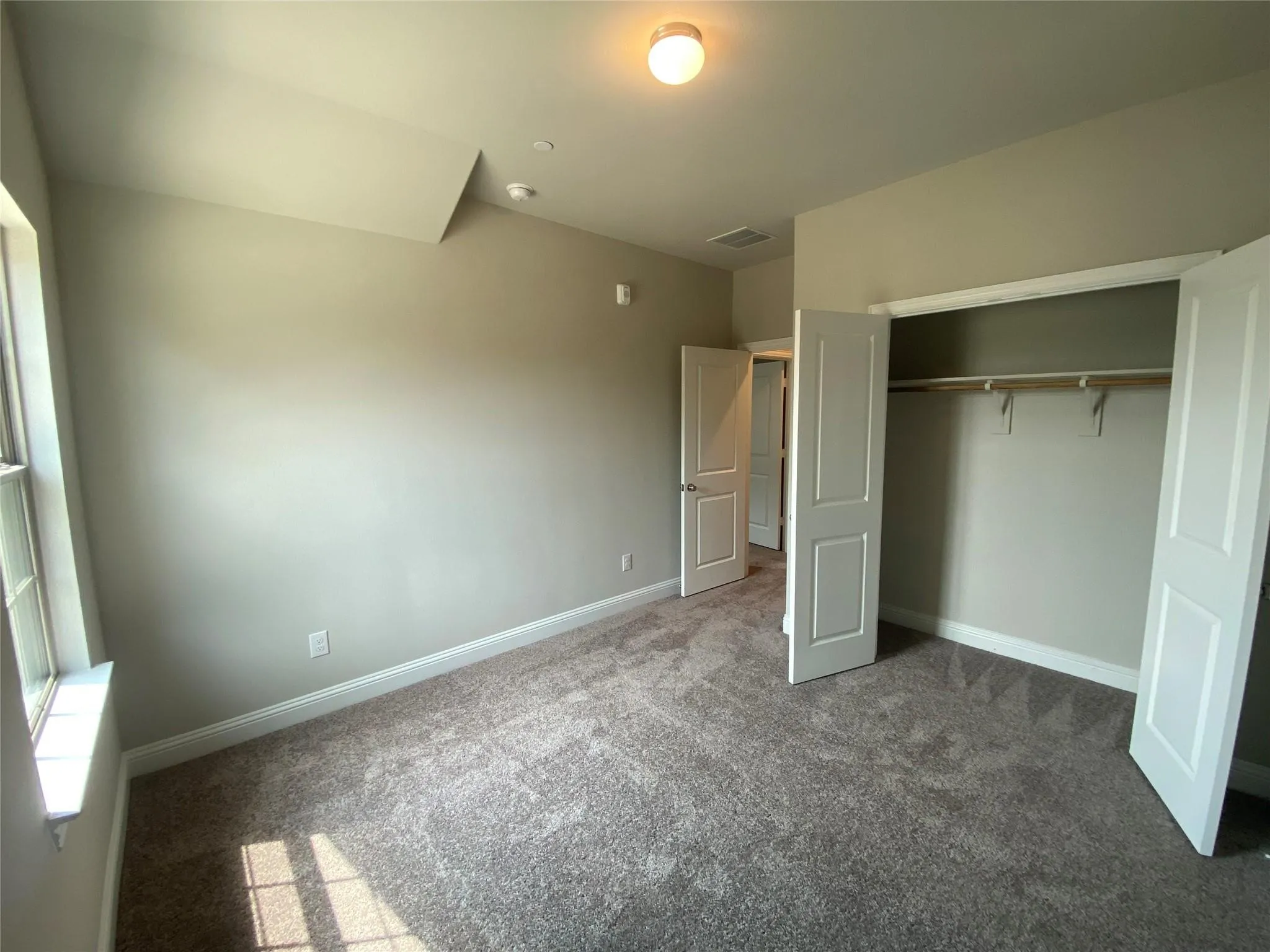 Townhouse For Rent in Tarrant County , 801 Ponds Edge Lane, Euless, Texas 76040, 3 Bedrooms, 3 Bathrooms, 2 Garage spaces, 2,100 Sqft, built in 2021, Price $2,695, mls#21315639, Real Estate Agent in Euless, Homes For Rent in Tarrant county, Homes For Rent in Euless, Realtor in Euless Texas, Real Estate Brokerage Independent Realty Texas, Luminita Cordes Realtor