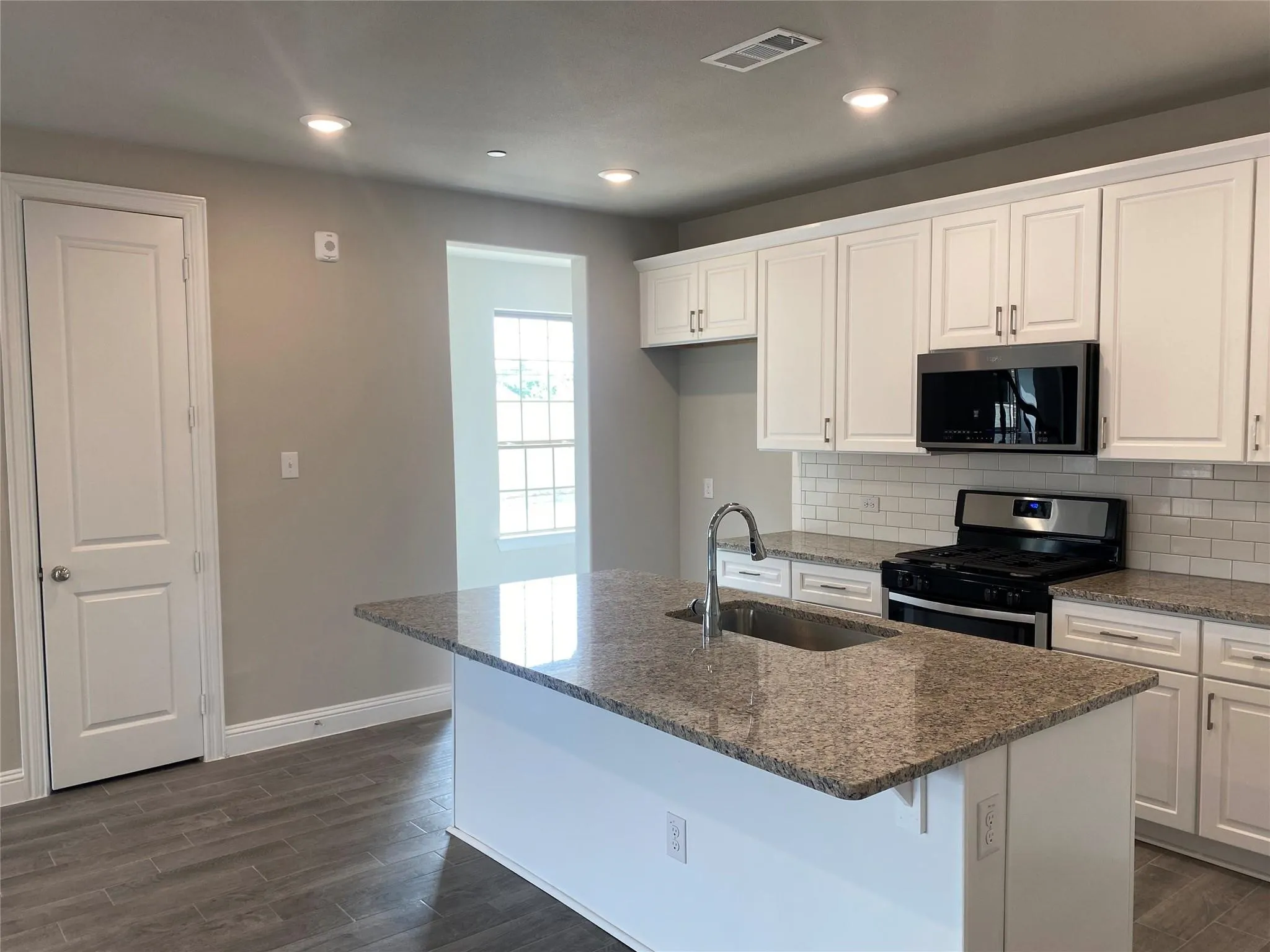 Townhouse For Rent in Tarrant County , 801 Ponds Edge Lane, Euless, Texas 76040, 3 Bedrooms, 3 Bathrooms, 2 Garage spaces, 2,100 Sqft, built in 2021, Price $2,695, mls#21315639, Real Estate Agent in Euless, Homes For Rent in Tarrant county, Homes For Rent in Euless, Realtor in Euless Texas, Real Estate Brokerage Independent Realty Texas, Luminita Cordes Realtor