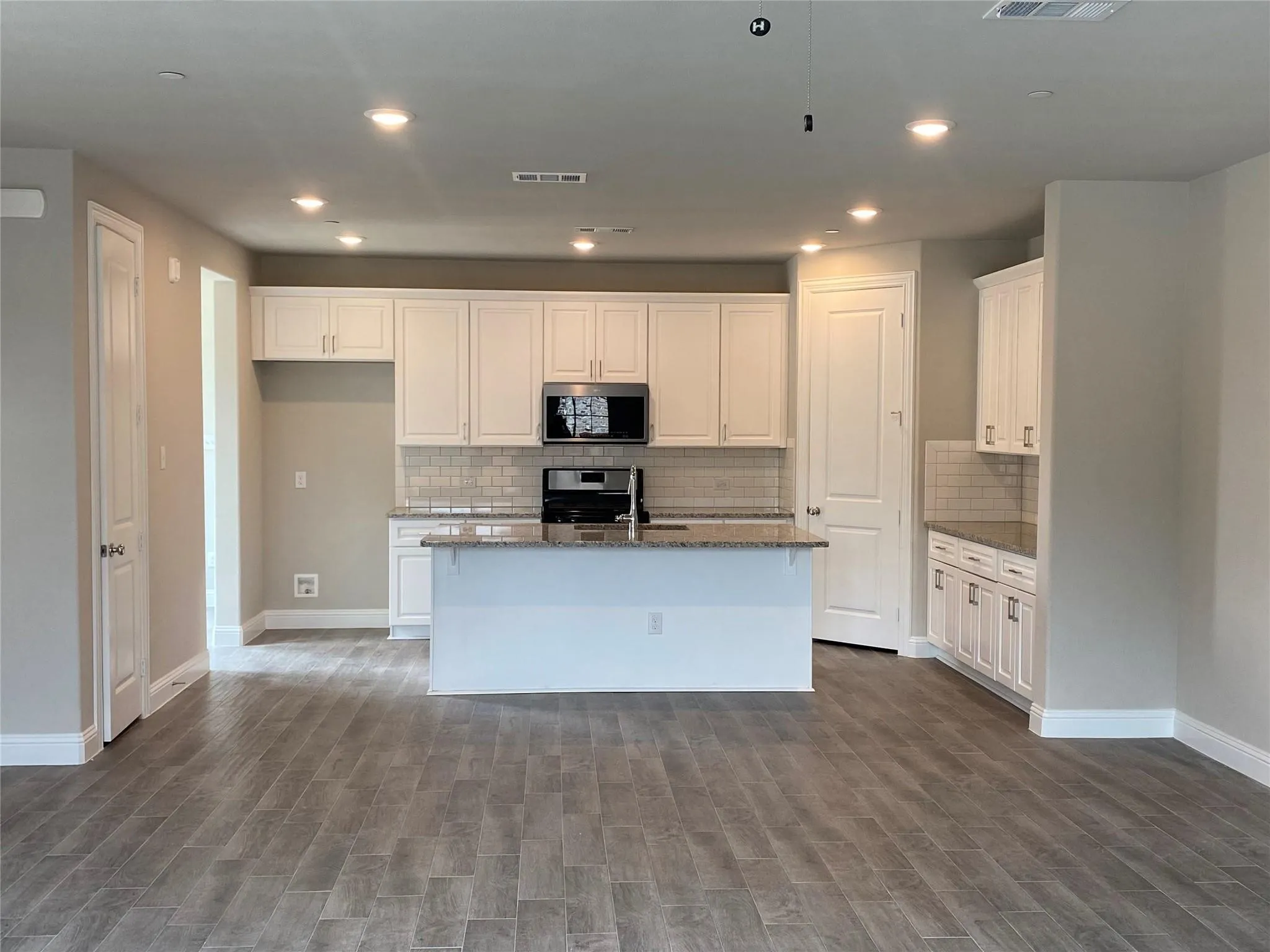 Townhouse For Rent in Tarrant County , 801 Ponds Edge Lane, Euless, Texas 76040, 3 Bedrooms, 3 Bathrooms, 2 Garage spaces, 2,100 Sqft, built in 2021, Price $2,695, mls#21315639, Real Estate Agent in Euless, Homes For Rent in Tarrant county, Homes For Rent in Euless, Realtor in Euless Texas, Real Estate Brokerage Independent Realty Texas, Luminita Cordes Realtor