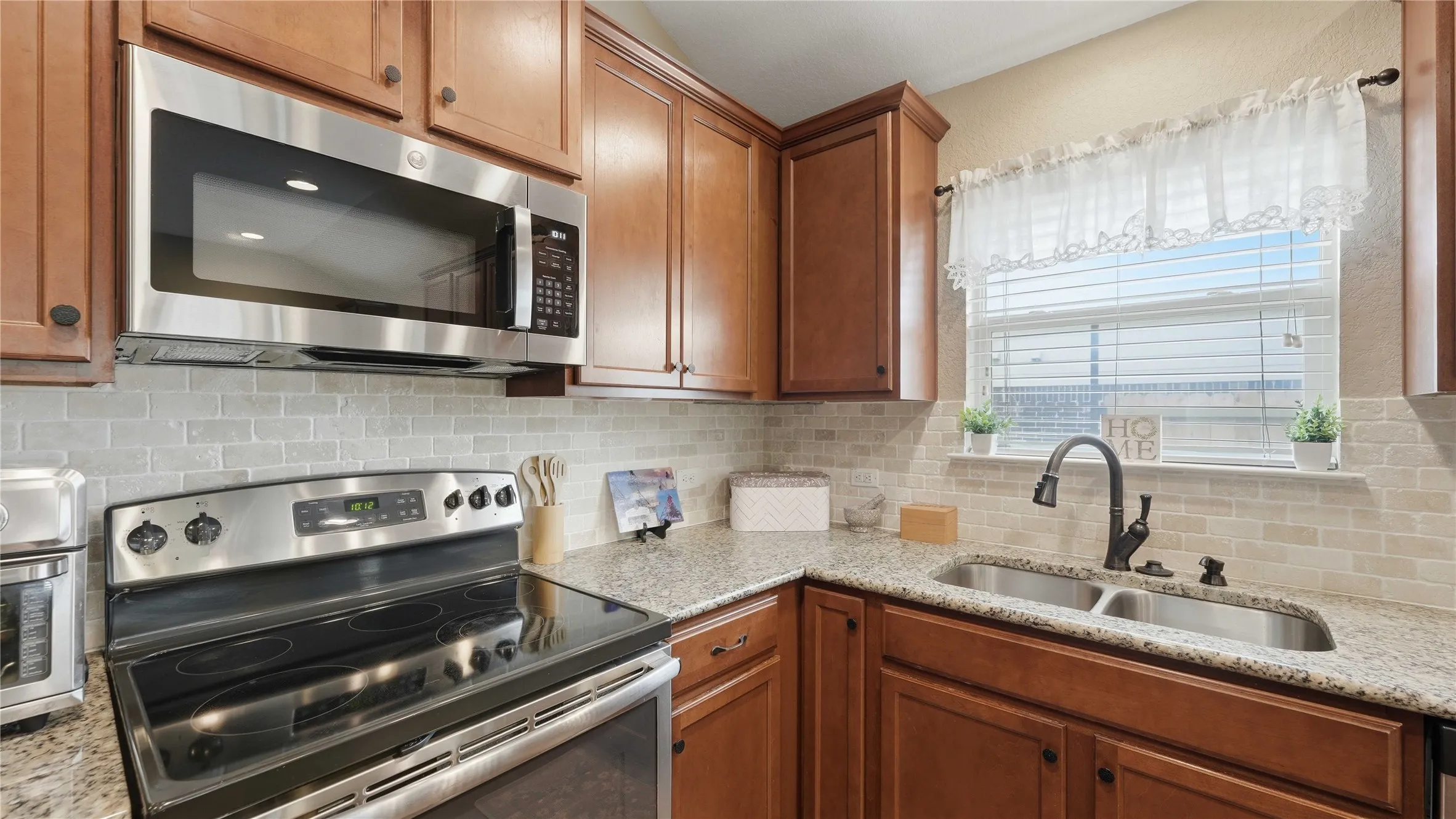 Single Family Residence For Sale in Guadalupe County , 2122 Dragon Trail, New Braunfels, Texas 78130, 5 Bedroom, 3 Bathroom, 2 Garage spaces, 2,648 Sqft, built in 2013, mls#21315636, Real Estate Agent in New Braunfels, Homes For Sale in Guadalupe county, Homes For Sale in New Braunfels, Realtor in New Braunfels Texas, Real Estate Brokerage Independent Realty Texas, Luminita Cordes Realtor
