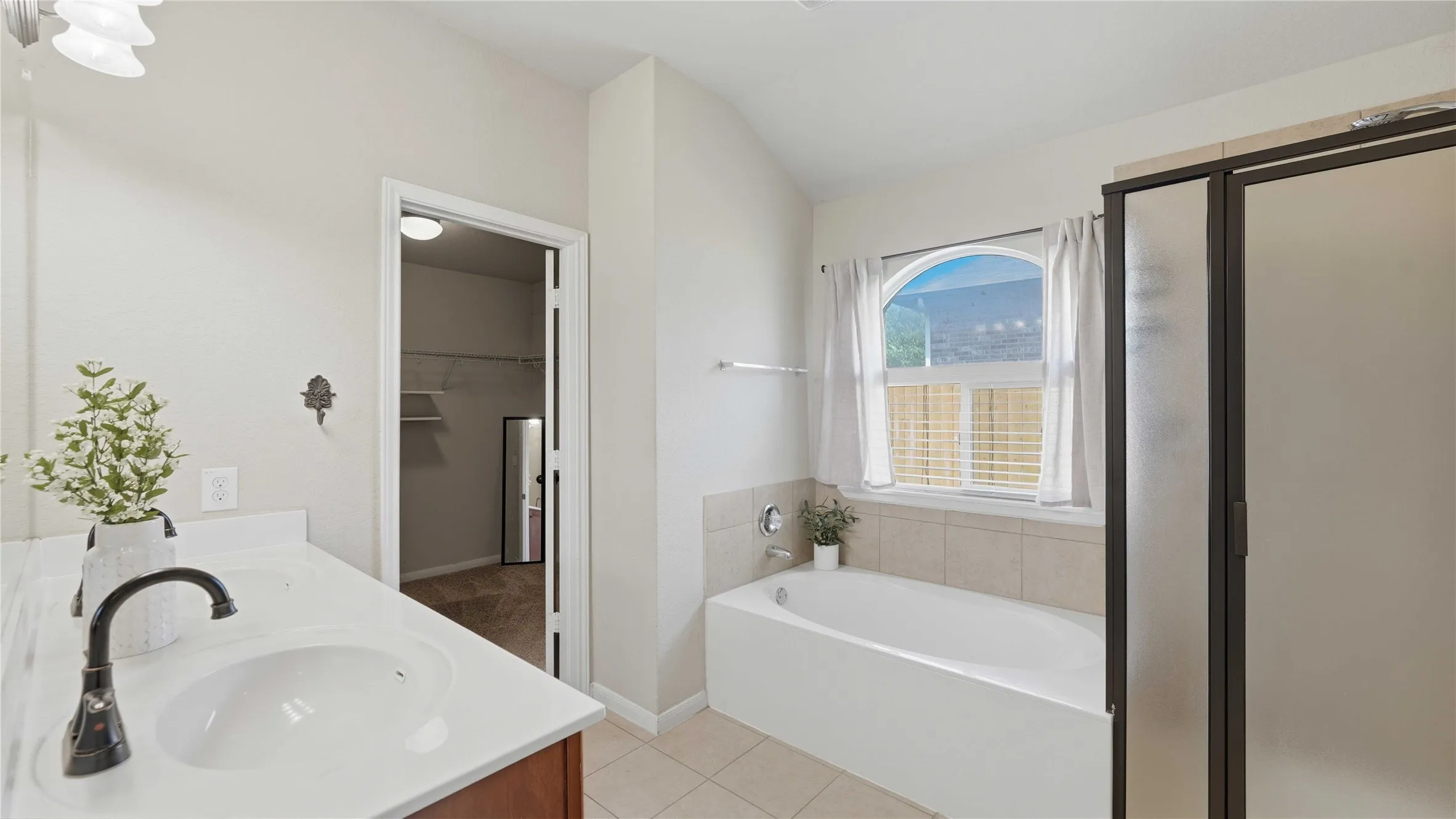 Single Family Residence For Sale in Guadalupe County , 2122 Dragon Trail, New Braunfels, Texas 78130, 5 Bedroom, 3 Bathroom, 2 Garage spaces, 2,648 Sqft, built in 2013, mls#21315636, Real Estate Agent in New Braunfels, Homes For Sale in Guadalupe county, Homes For Sale in New Braunfels, Realtor in New Braunfels Texas, Real Estate Brokerage Independent Realty Texas, Luminita Cordes Realtor