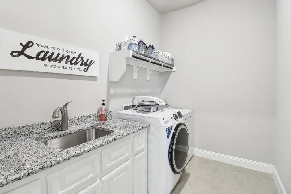 Single Family Residence For Sale in Rockwall County , 616 Windy Ridge Lane, Rockwall, Texas 75087, 5 Bedroom, 5 Bathroom, 3 Garage spaces, 3,788 Sqft, built in 2022, mls#21315606, Real Estate Agent in Rockwall, Homes For Sale in Rockwall county, Homes For Sale in Rockwall, Realtor in Rockwall Texas, Real Estate Brokerage Independent Realty Texas, Luminita Cordes Realtor