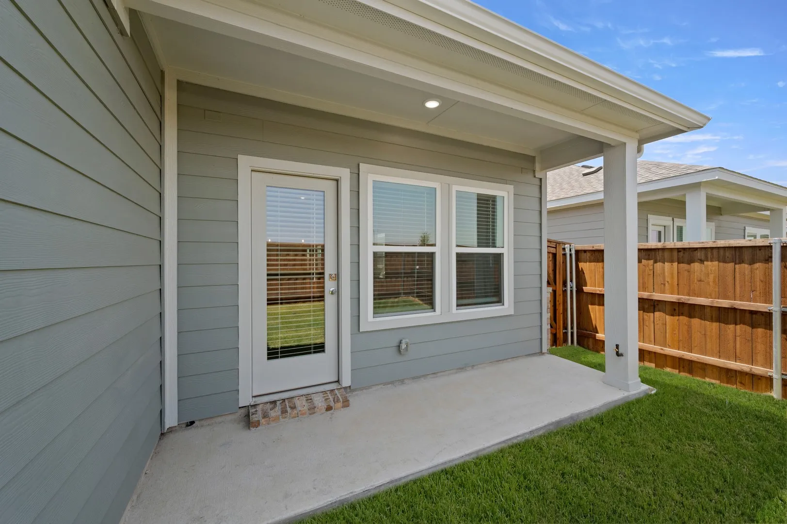 7408 Autumn Hill- Back-3