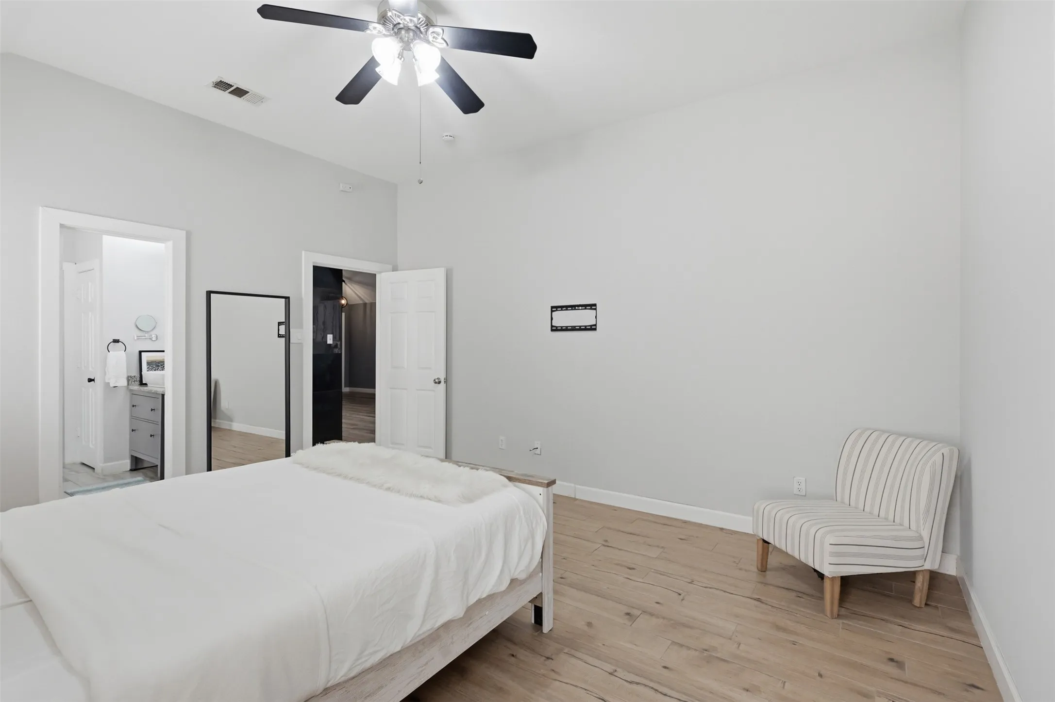 Single Family Residence For Sale in Denton County , 5433 Mohawk Court, The Colony, Texas 75056, 3 Bedroom, 2 Bathroom, 2 Garage spaces, 1,630 Sqft, built in 2001, mls#21315395, Real Estate Agent in The Colony, Homes For Sale in Denton county, Homes For Sale in The Colony, Realtor in The Colony Texas, Real Estate Brokerage Independent Realty Texas, Luminita Cordes Realtor